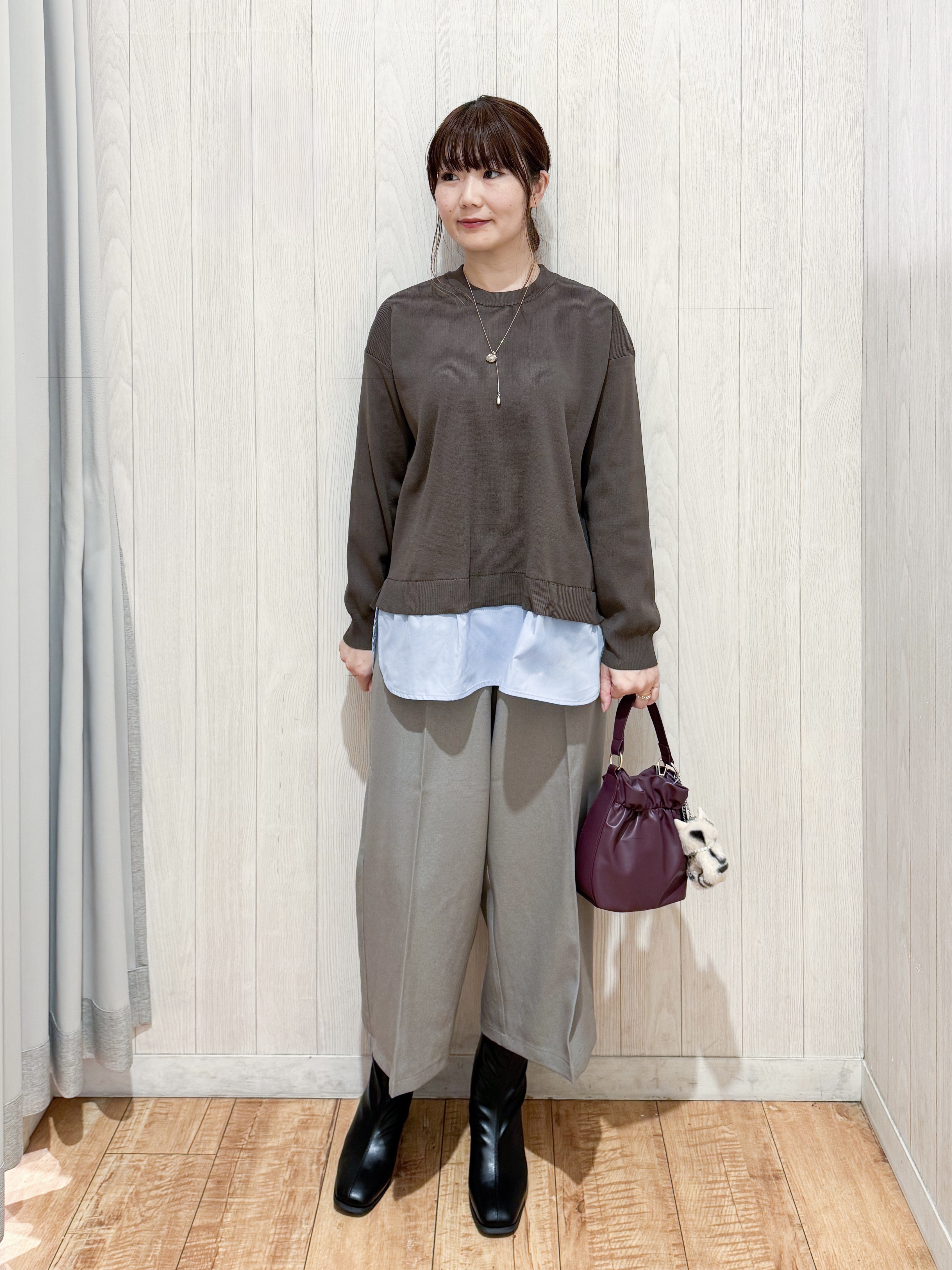 愛さんの「SHOO･LA･RUE｜【S-LL】着るだけできまる シャツレイヤード風 スポンディッシュニット」を使ったコーディネート