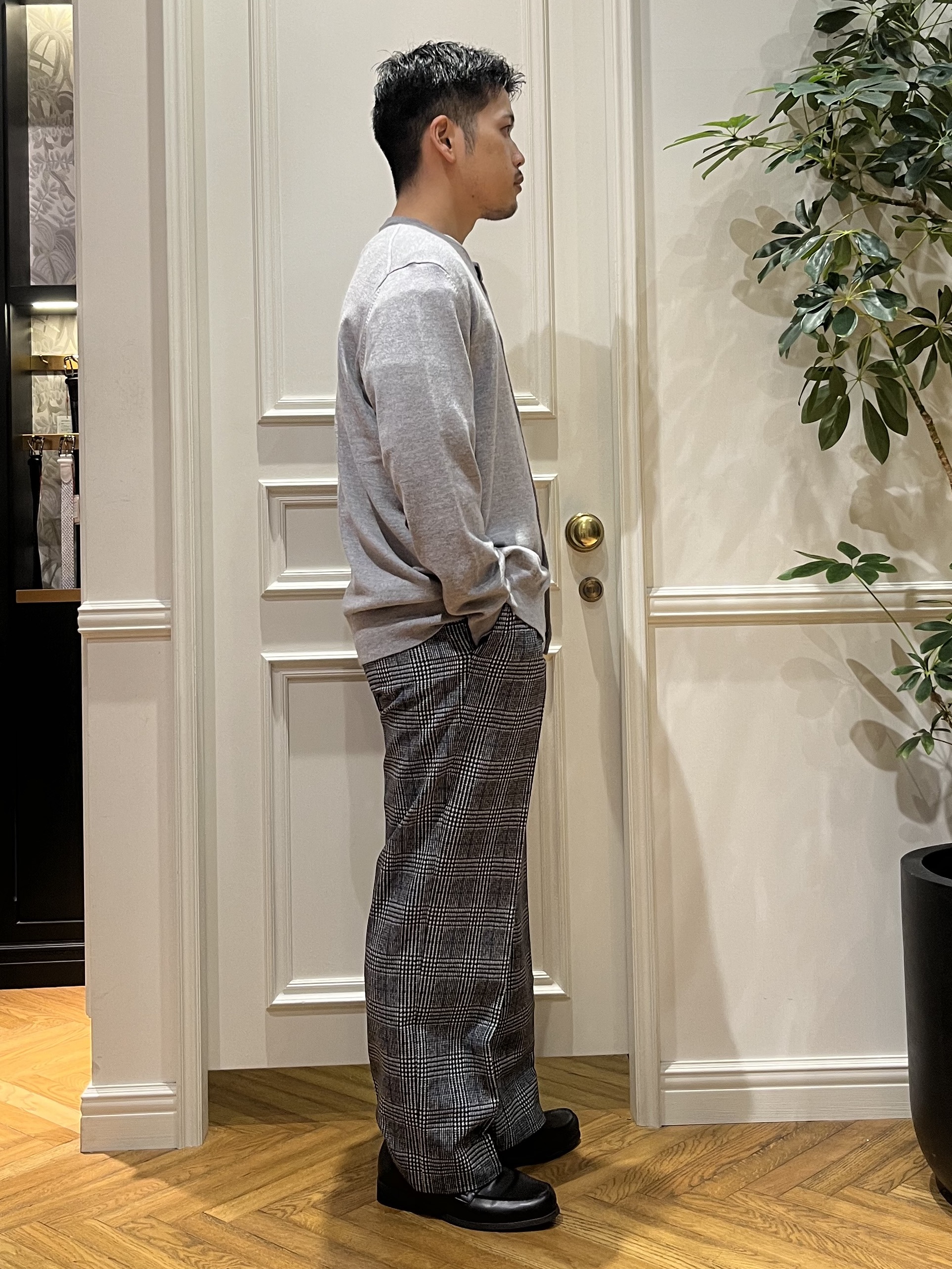 Tokuさんの「DRESSTERIOR｜【7色展開】ゼニアバルーファ キャッシュウール ラウンドネックカーディガン」を使ったコーディネート