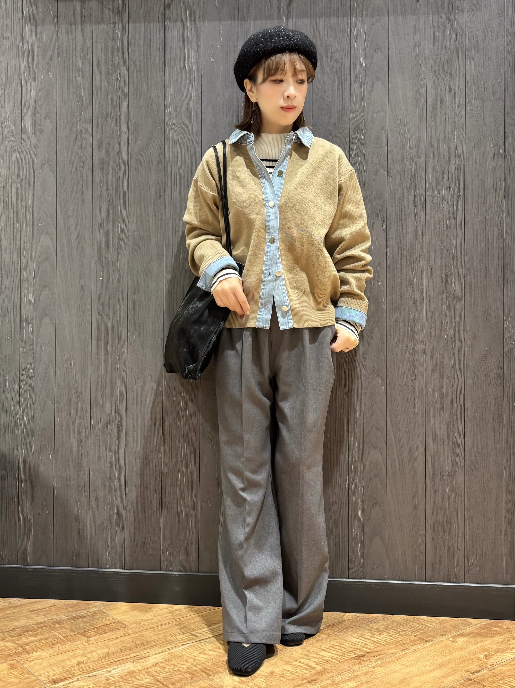 meiさんの「SHOO･LA･RUE｜【S-LL/洗濯機可】デニム／チェック切替でこなれ見え 金ボタンニットカーディガン」を使ったコーディネート