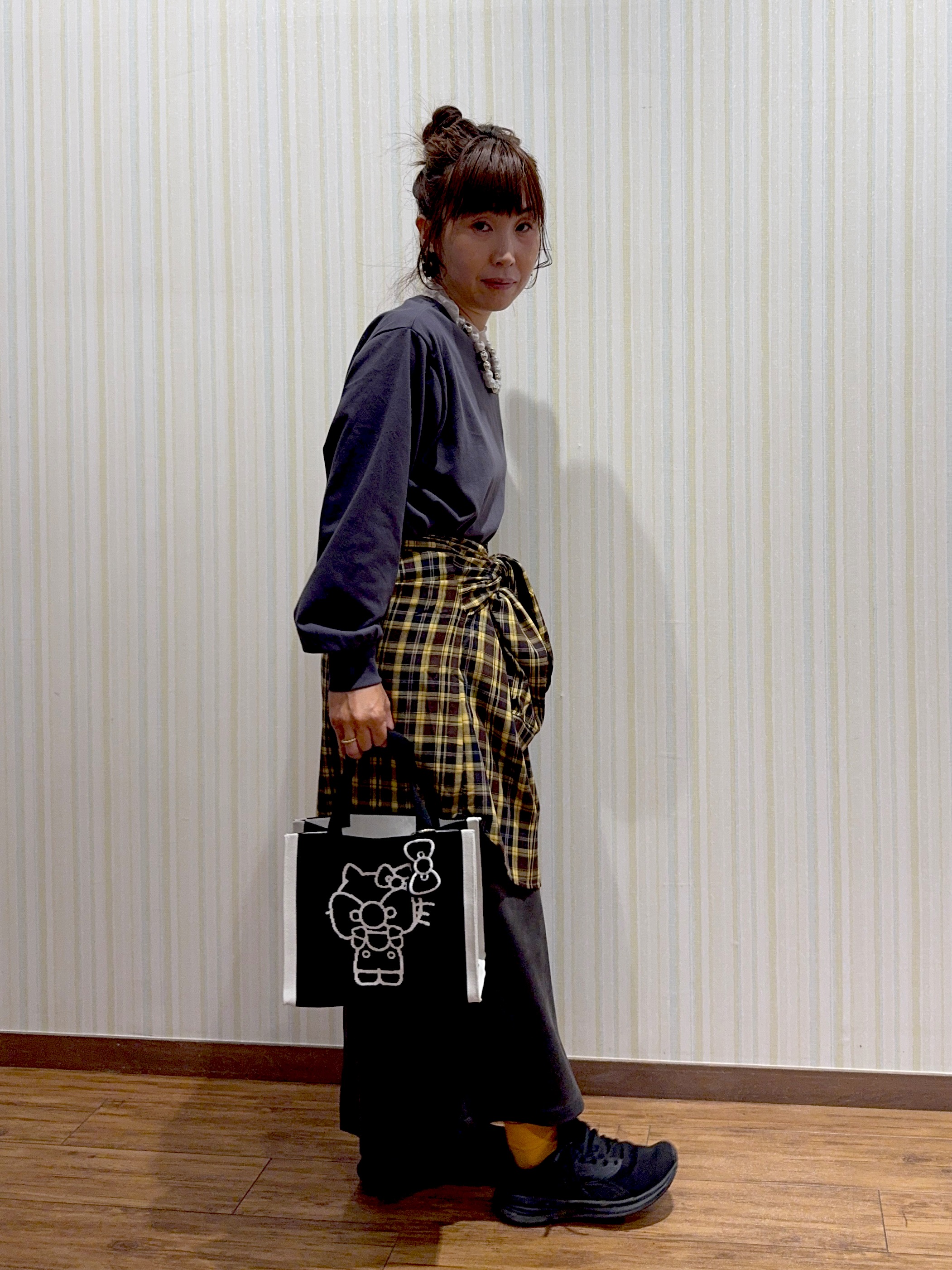 よっしーさんの「SHOO･LA･RUE｜【洗濯後しわになりにくい/S-LL】気分で選ぶ 大人のデイリー使いに ベーシックシャツ」を使ったコーディネート