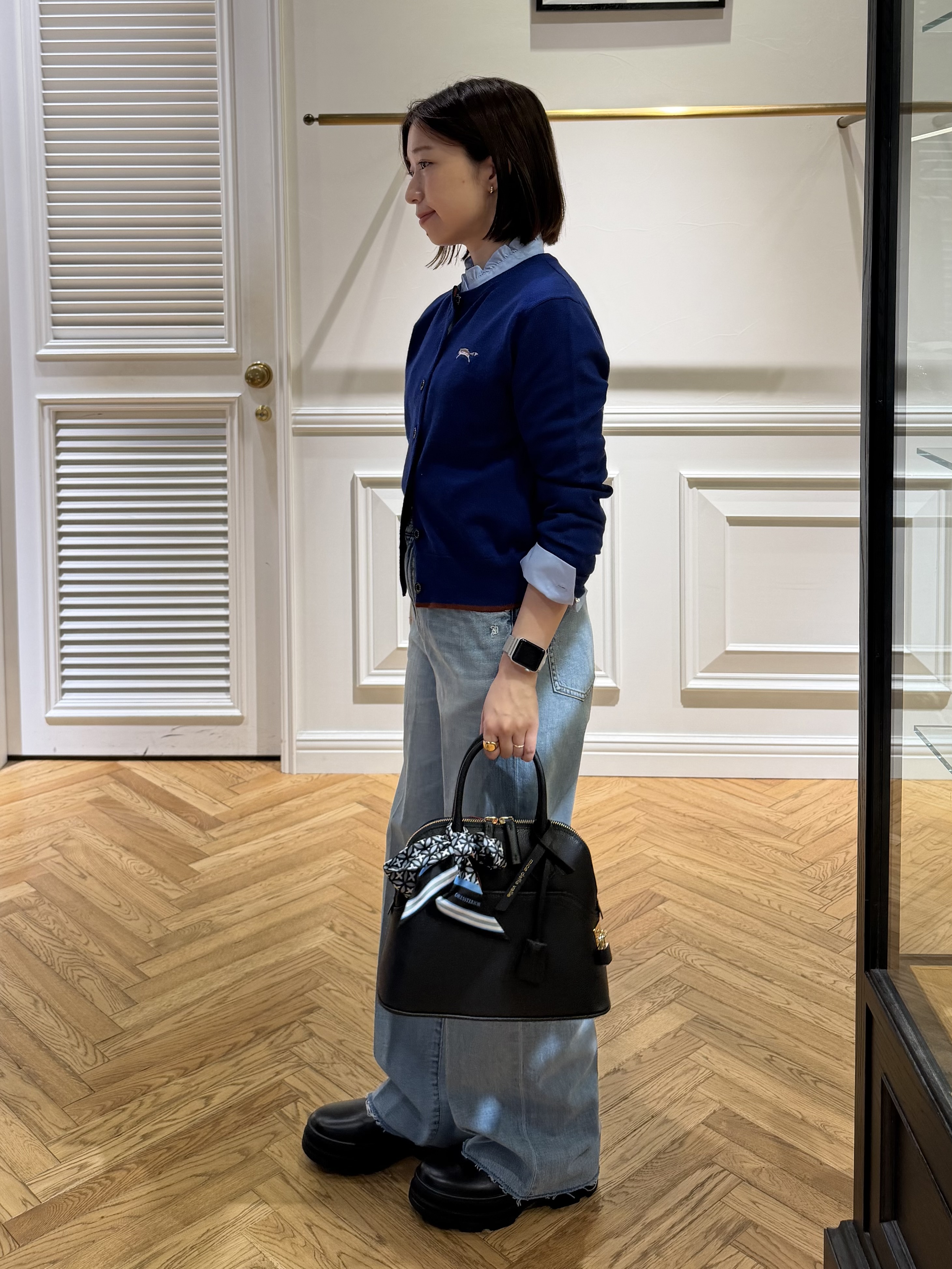 つじ まこさんの「DRESSTERIOR｜【STORY11月号掲載】ゼニアバル―ファキャッシュウールクルーネックカーディガン」を使ったコーディネート