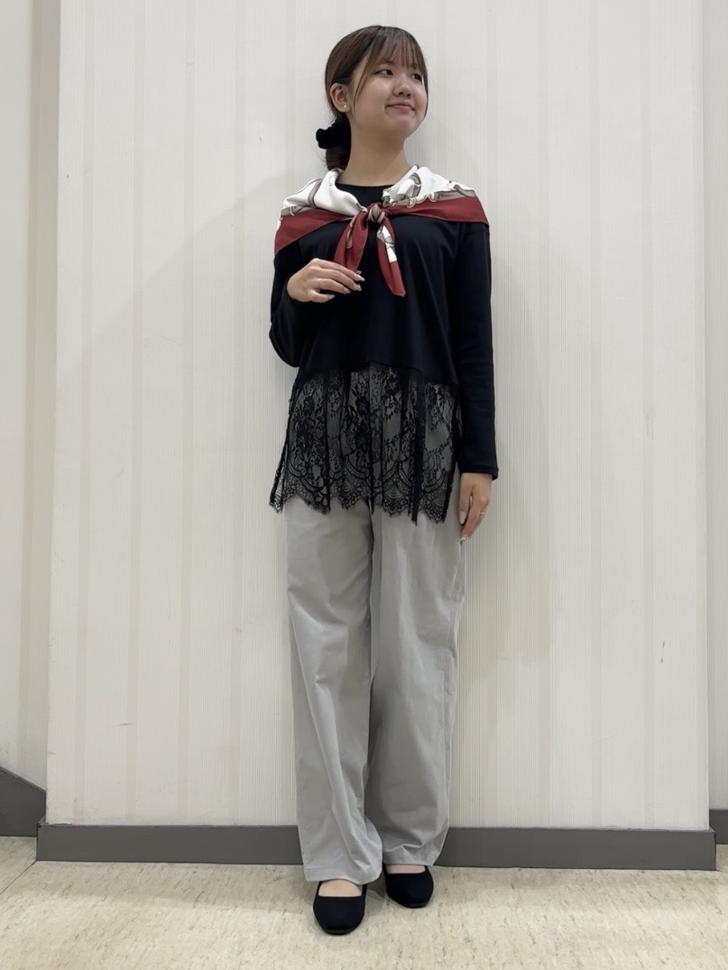 ちひさんの「INDIVI｜【選べる5色】スクエアスカーフ」を使ったコーディネート