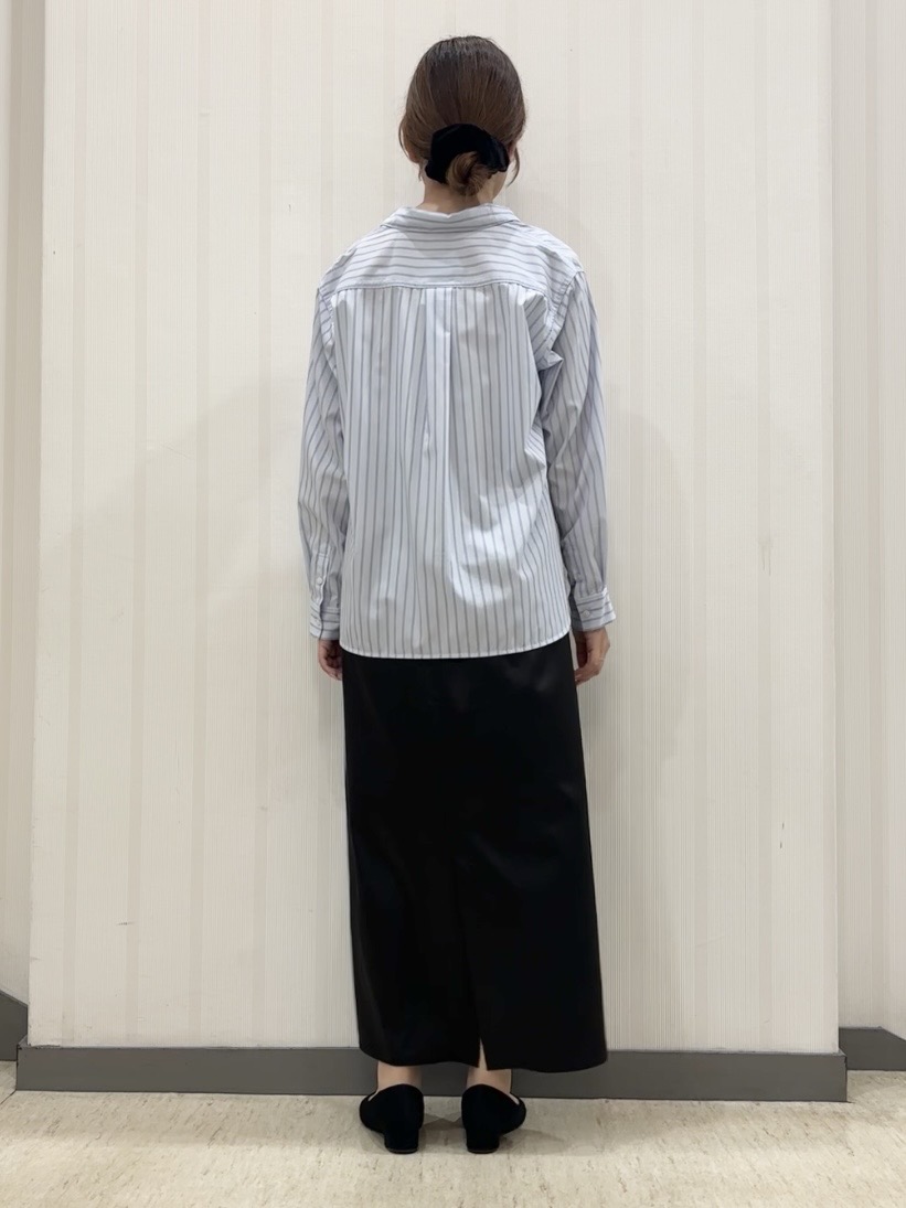 ちひさんの「INDIVI｜【ストレッチ◎】サテン素材ナロースカート」を使ったコーディネート