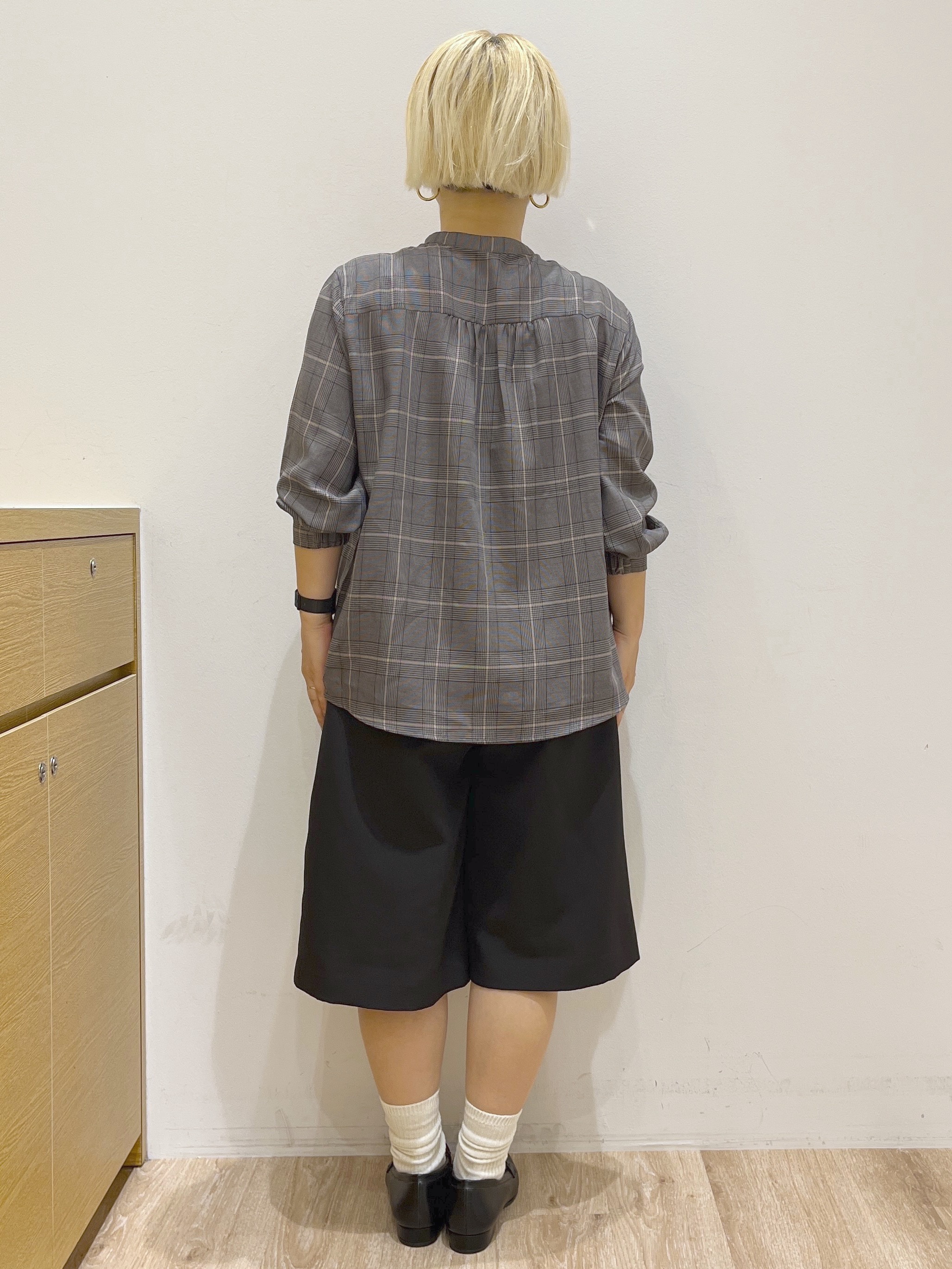 くーみーさんの「OPAQUE.CLIP｜【森絵梨佳さん着用】チェック柄フリルブラウス《洗濯機OK》」を使ったコーディネート