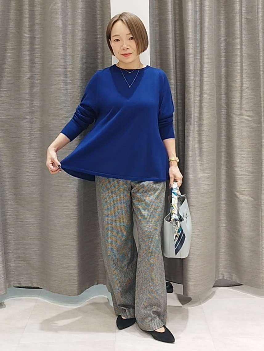 s u g iさんの「UNTITLED｜【きれいに体型カバー/8色展開】Aラインシルエットニットプルオーバー」を使ったコーディネート