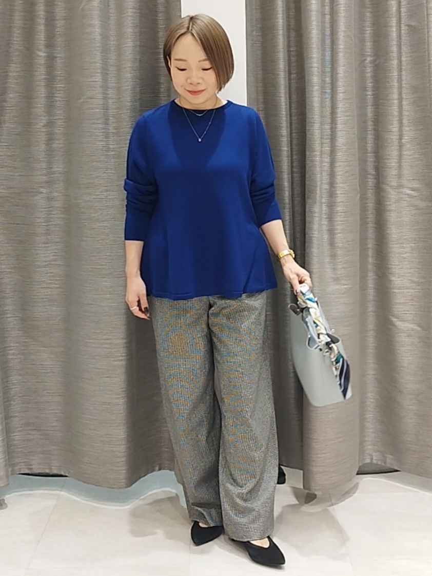 s u g iさんの「UNTITLED｜【きれいに体型カバー/8色展開】Aラインシルエットニットプルオーバー」を使ったコーディネート