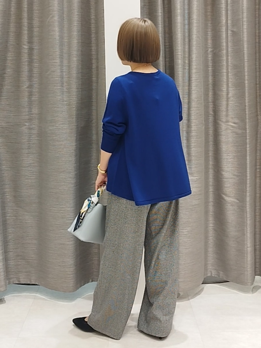 s u g iさんの「UNTITLED｜【きれいに体型カバー/8色展開】Aラインシルエットニットプルオーバー」を使ったコーディネート