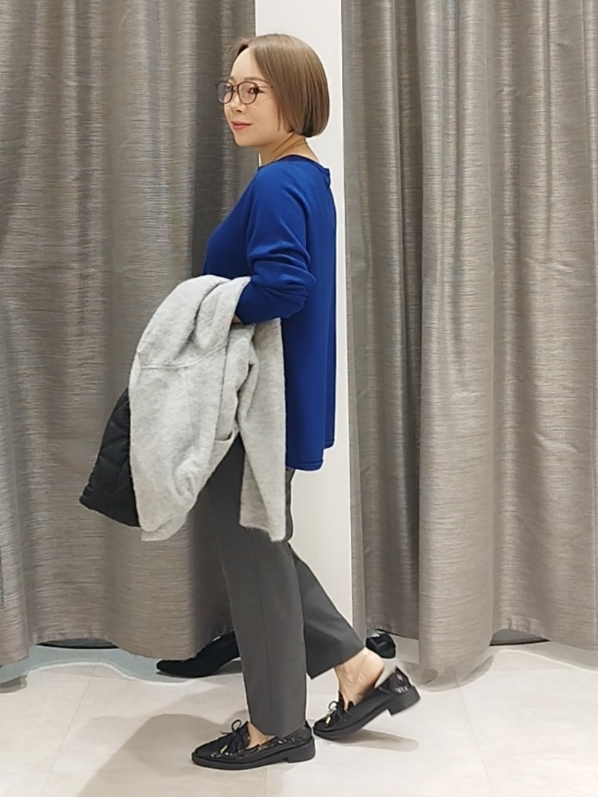 s u g iさんの「UNTITLED｜【きれいに体型カバー/8色展開】Aラインシルエットニットプルオーバー」を使ったコーディネート