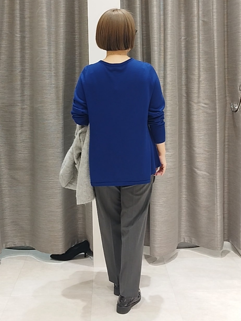s u g iさんの「UNTITLED｜【きれいに体型カバー/8色展開】Aラインシルエットニットプルオーバー」を使ったコーディネート