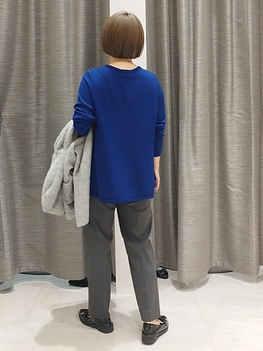 s u g iさんの「UNTITLED｜【きれいに体型カバー/8色展開】Aラインシルエットニットプルオーバー」を使ったコーディネート