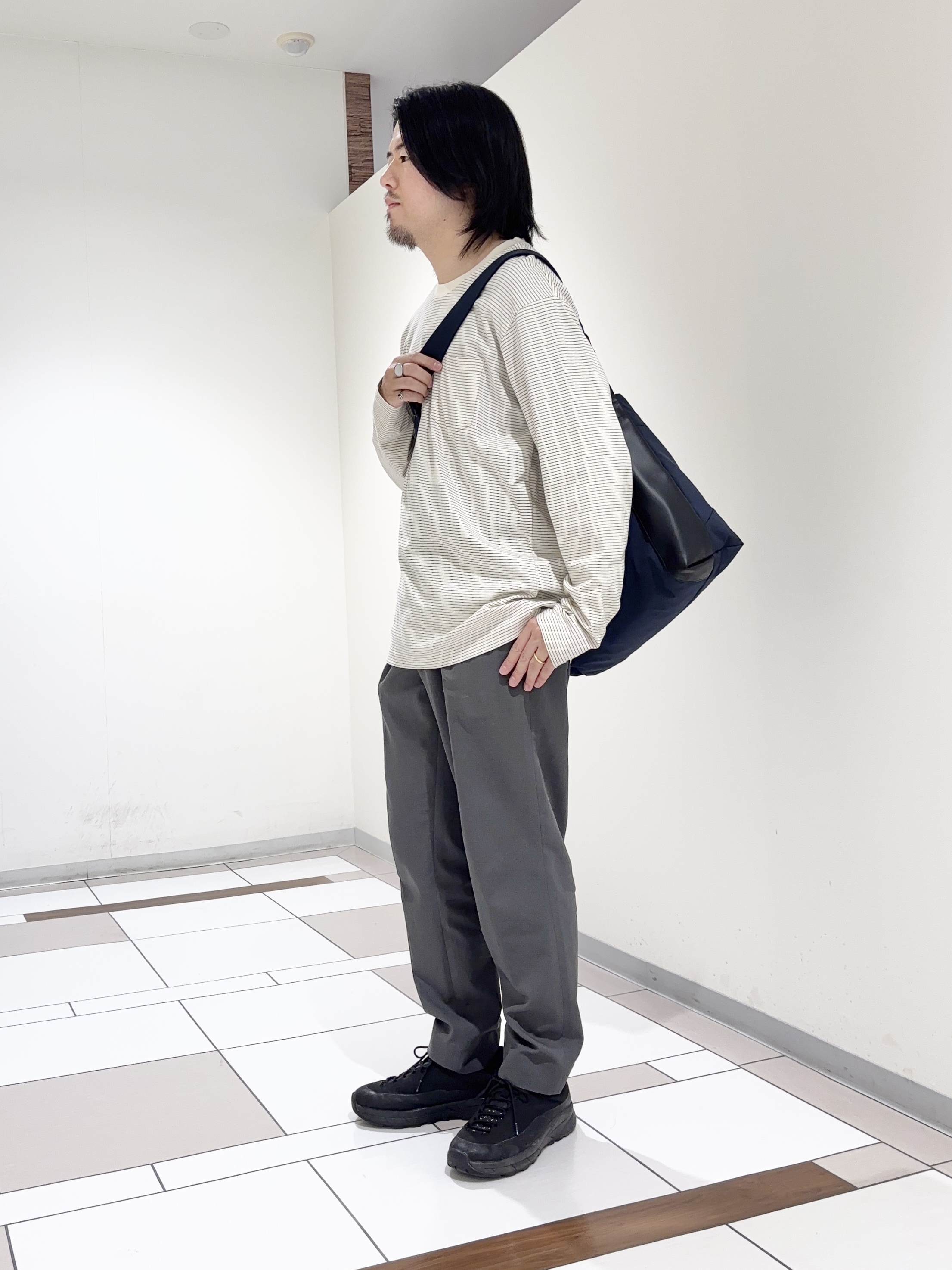 及川さんの「TAKEO KIKUCHI｜シルケット ボーダー 長袖 Tシャツ」を使ったコーディネート