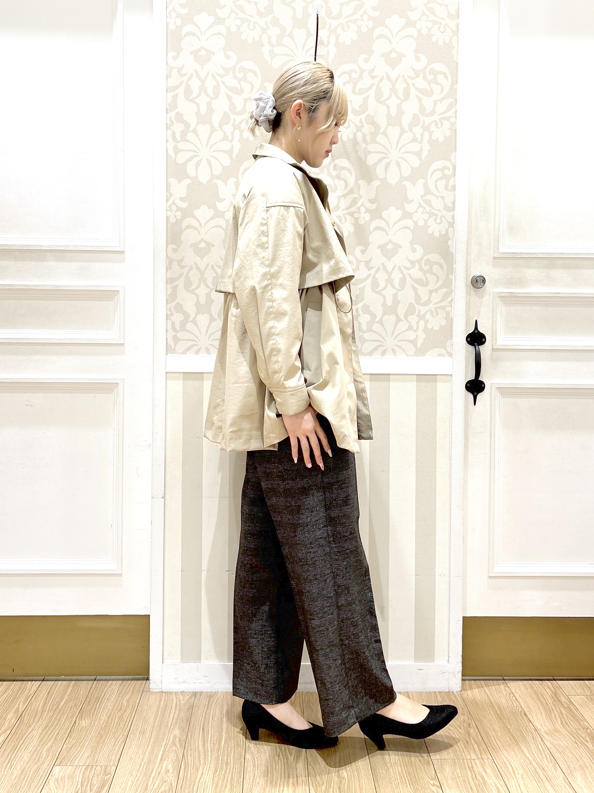 望 愛さんの「grove｜【撥水／シルエット2WAY】ゆったり着られて体型カバー◎ スタンドネック テントラインコート」を使ったコーディネート