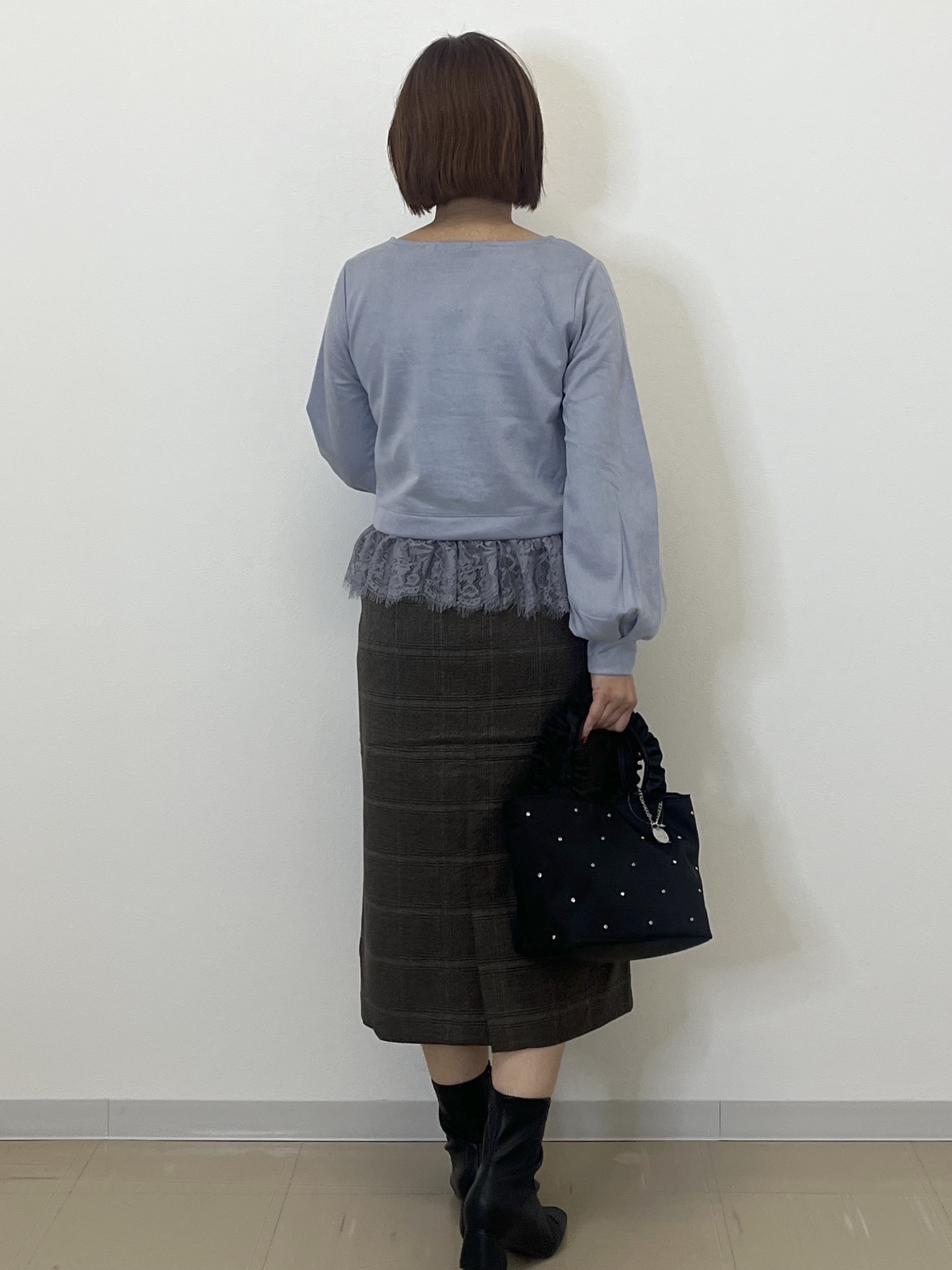 あずささんの「OPAQUE.CLIP｜スウェード裾レーストップス【洗濯機OK】」を使ったコーディネート