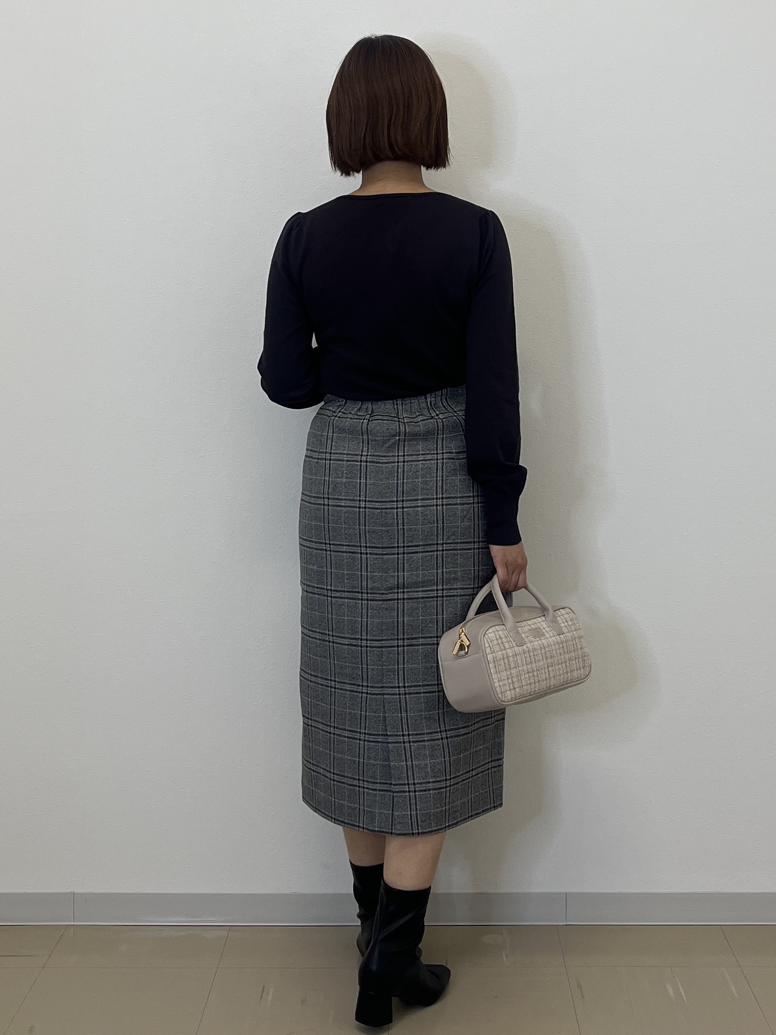 あずささんの「OPAQUE.CLIP｜ビジューパーツ付きハートネックニット【洗濯機OK／抗ピリング】」を使ったコーディネート