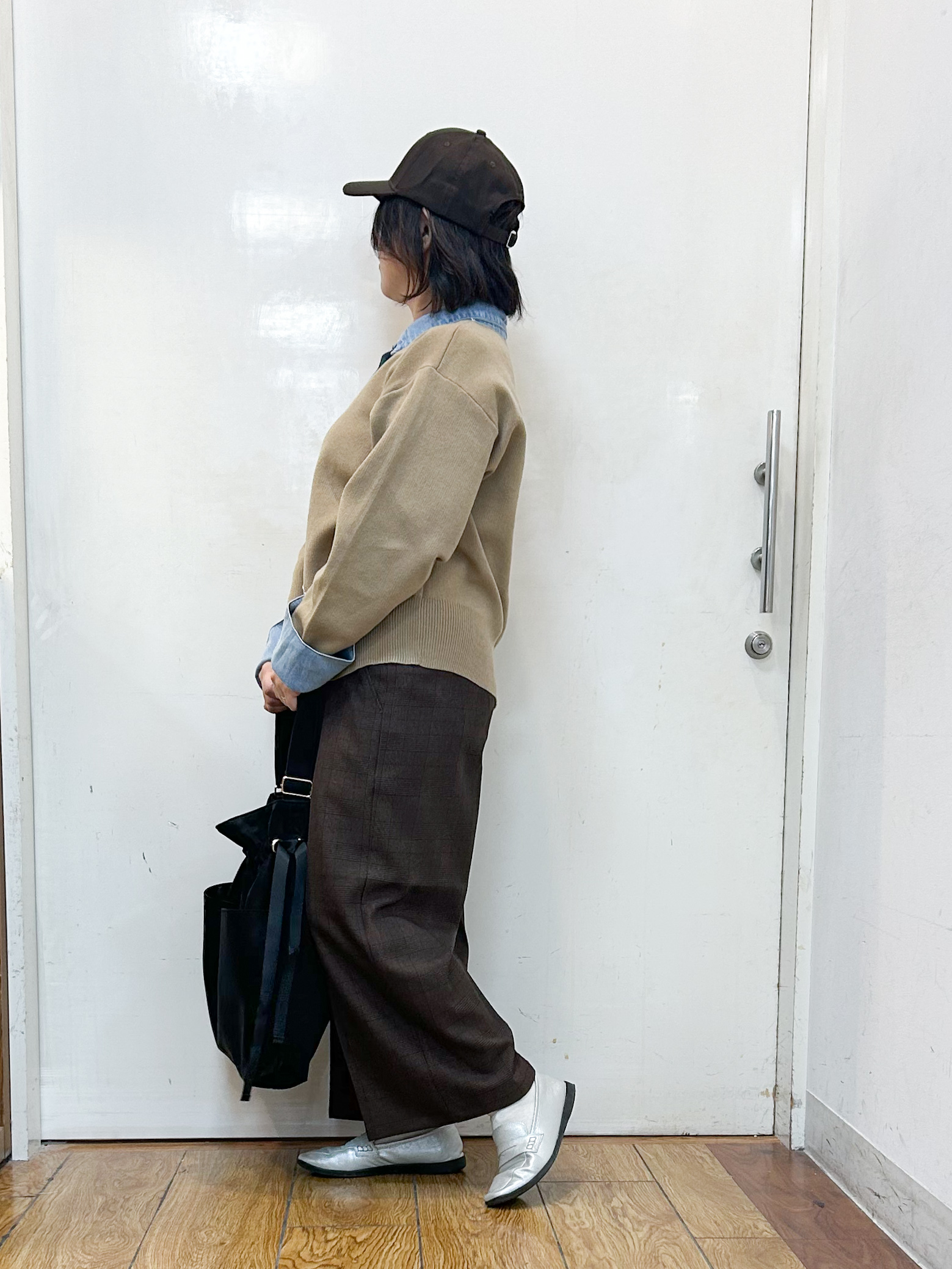 haruさんの「SHOO･LA･RUE｜【S-LL/洗濯機可】デニム／チェック切替でこなれ見え 金ボタンニットカーディガン」を使ったコーディネート