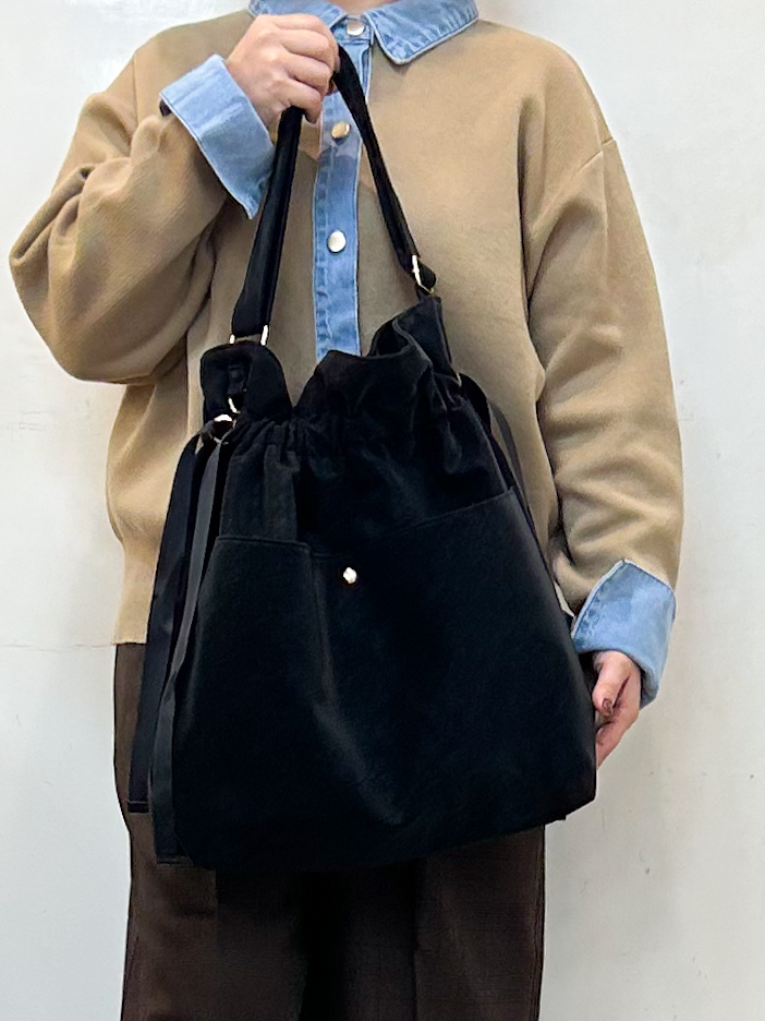 haruさんの「SHOO･LA･RUE｜【S-LL/洗濯機可】デニム／チェック切替でこなれ見え 金ボタンニットカーディガン」を使ったコーディネート