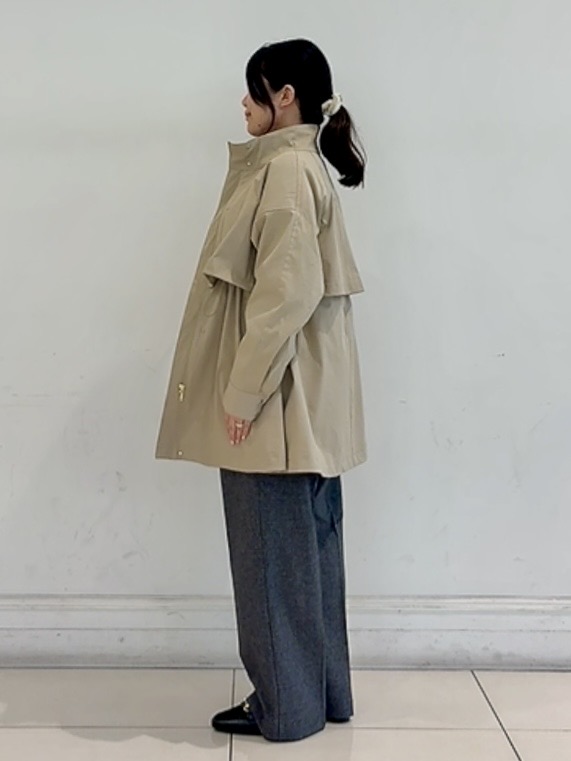 チョコさんの「grove｜【撥水／シルエット2WAY】ゆったり着られて体型カバー◎ スタンドネック テントラインコート」を使ったコーディネート