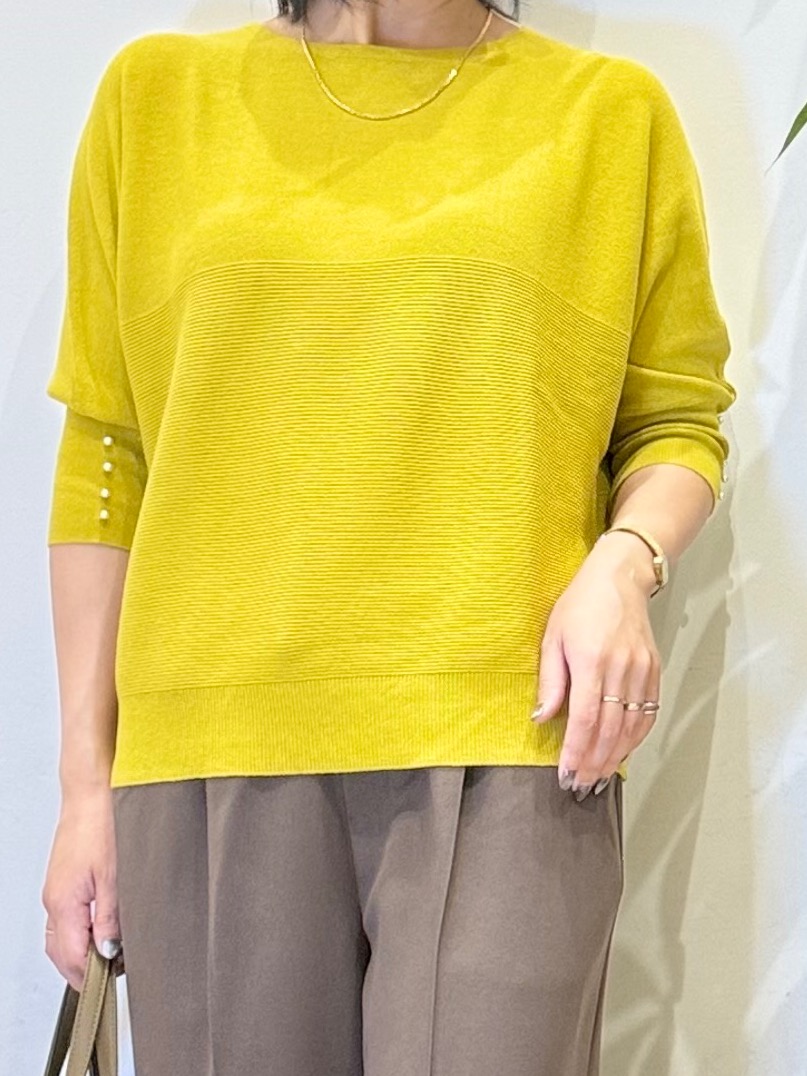 misakiさんの「SHOO･LA･RUE｜【毛玉になりにくい】パール調ボタンが女性らしさをプラス ガーター切替 7分袖ドルマンニット」を使ったコーディネート