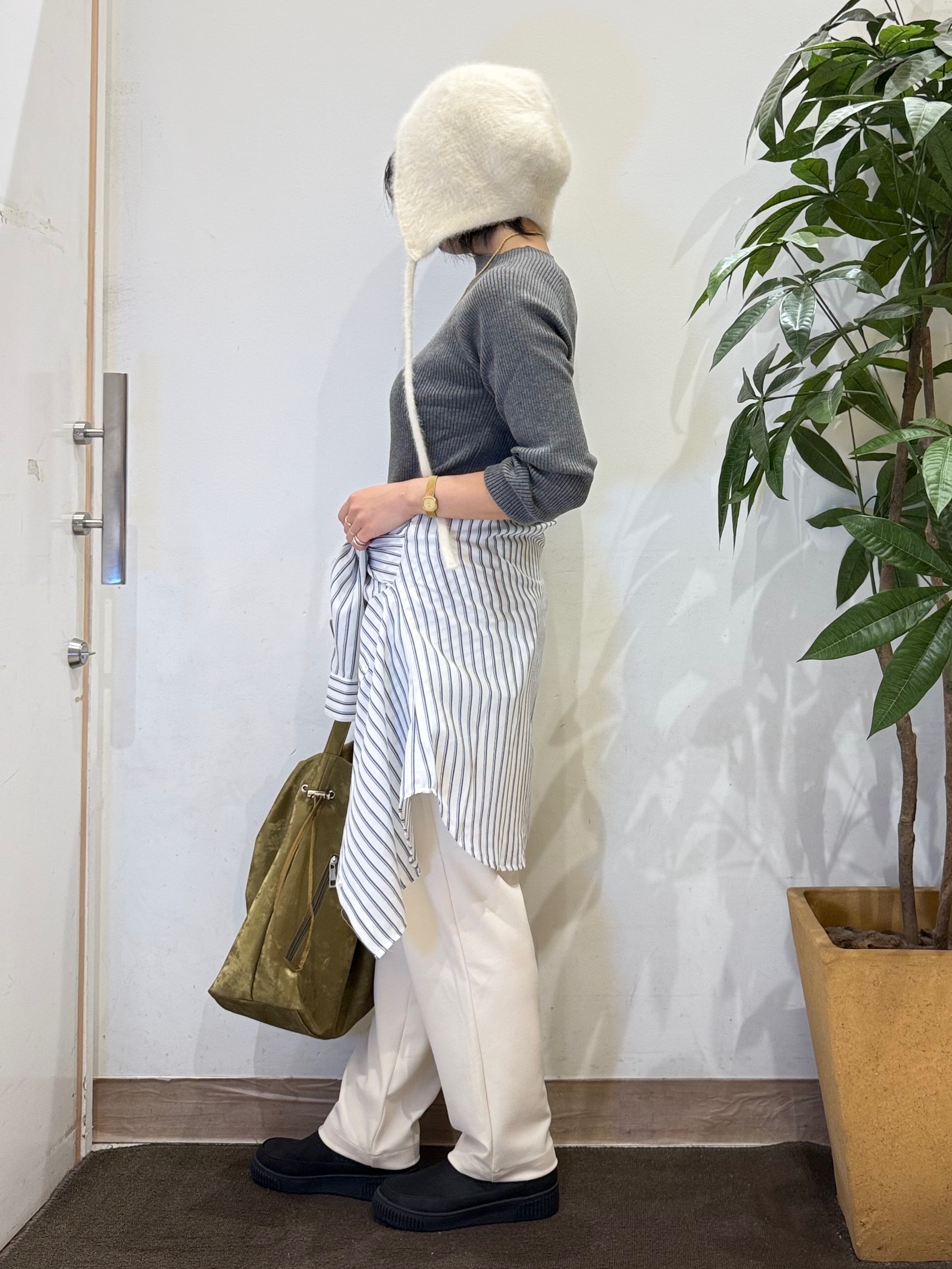 misakiさんの「SHOO･LA･RUE｜【絶妙なゆるピタ/S-LL/洗濯機可】ちくちくしにくいリブハイネック やわらかニット」を使ったコーディネート