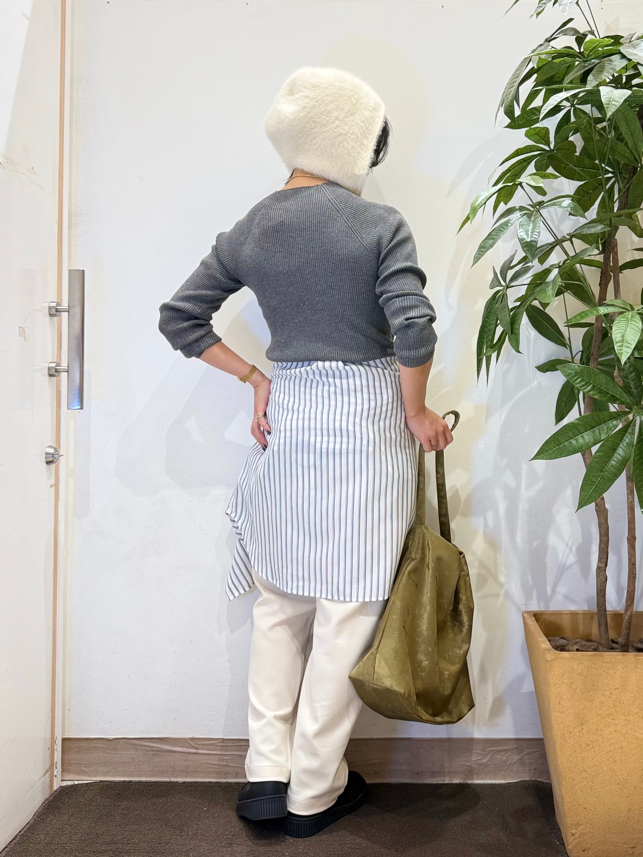 misakiさんの「SHOO･LA･RUE｜【絶妙なゆるピタ/S-LL/洗濯機可】ちくちくしにくいリブハイネック やわらかニット」を使ったコーディネート