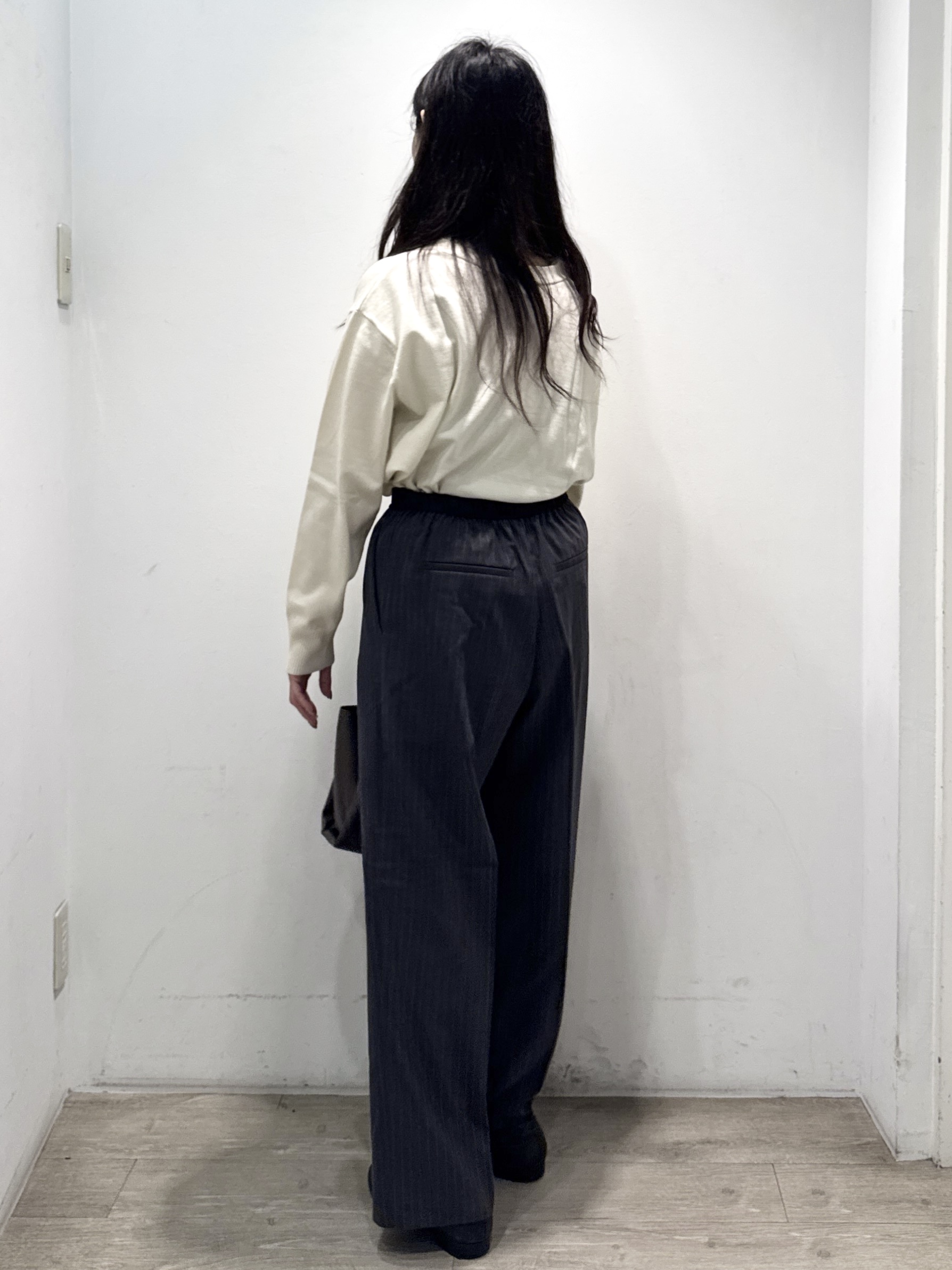 yuicciさんの「OPAQUE.CLIP｜レース付きVネックニット【洗濯機OK】」を使ったコーディネート