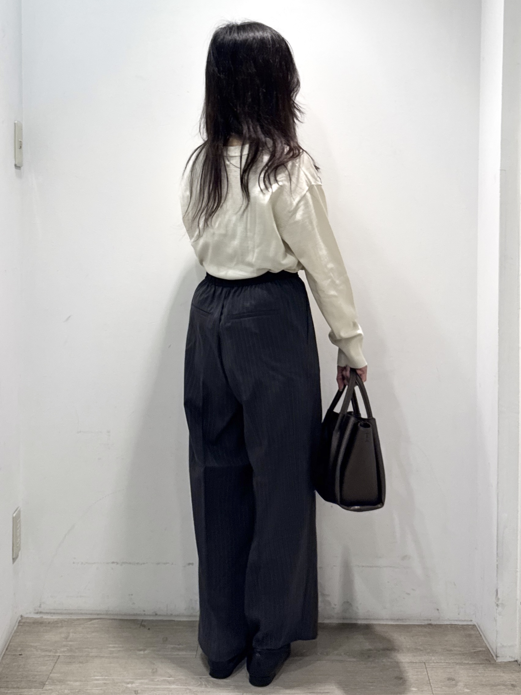 yuicciさんの「OPAQUE.CLIP｜レース付きVネックニット【洗濯機OK】」を使ったコーディネート