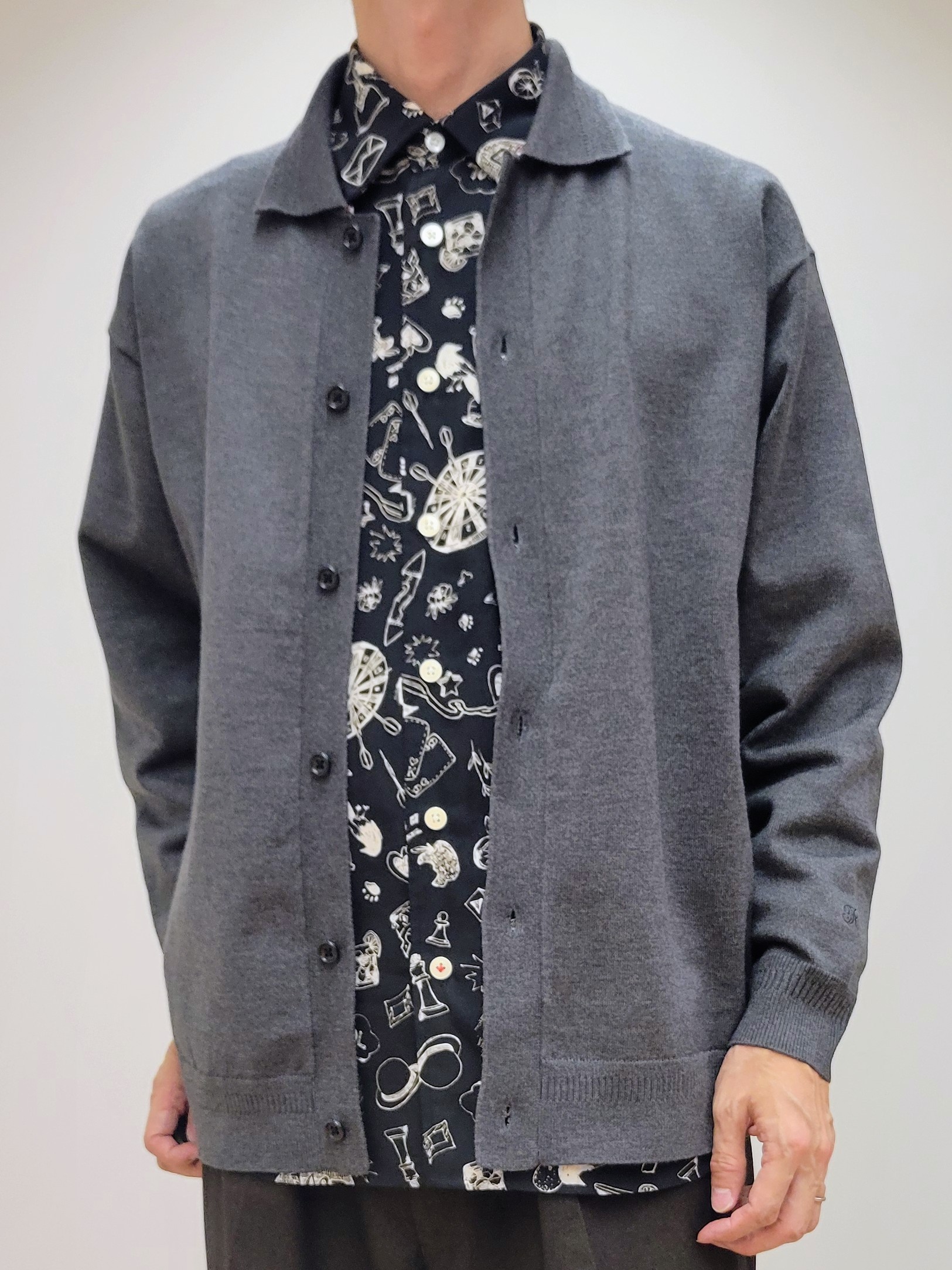 piroyaさんの「TAKEO KIKUCHI｜ニット シャツ カーディガン」を使ったコーディネート