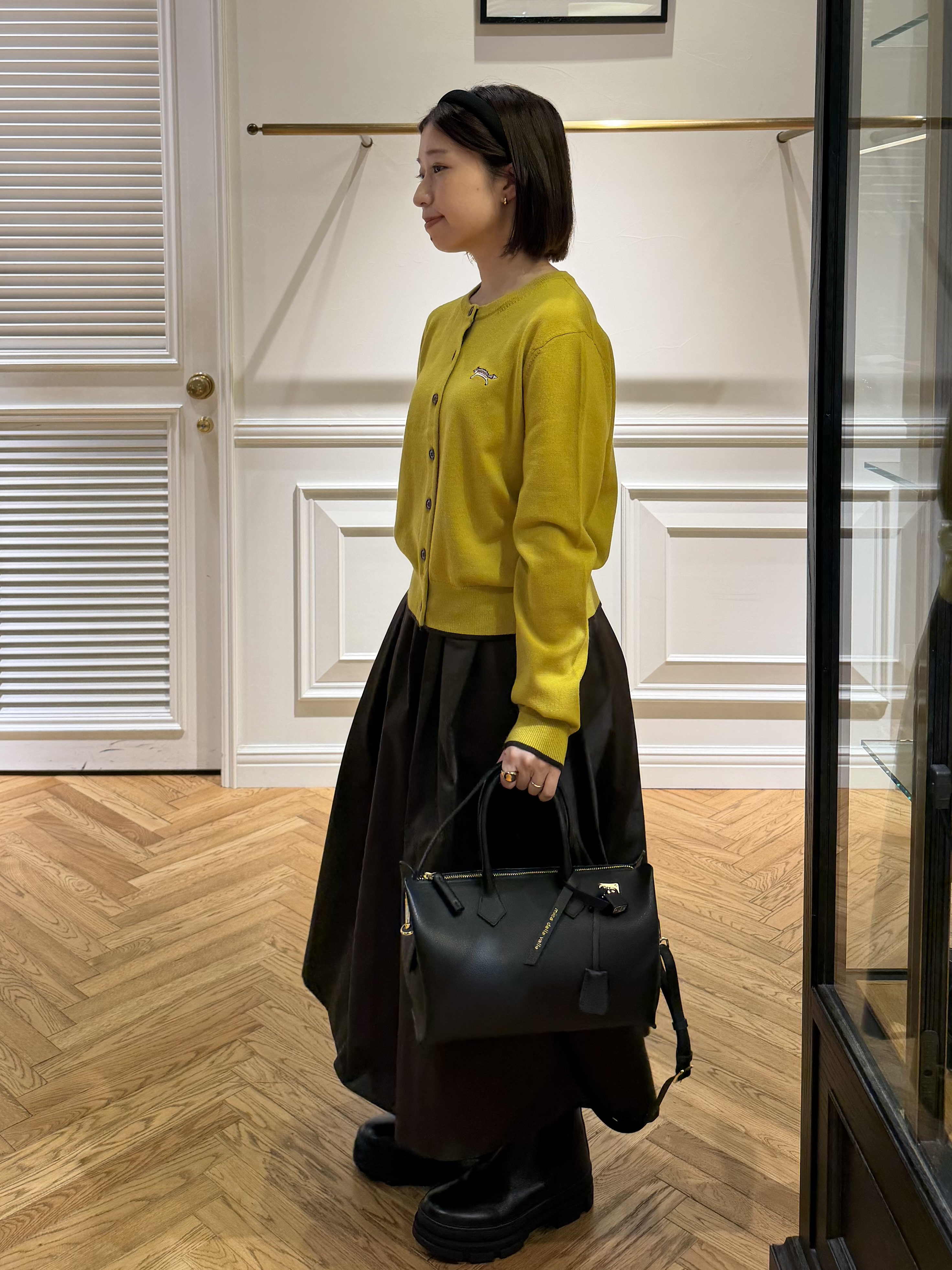 つじ まこさんの「DRESSTERIOR｜【STORY11月号掲載】ゼニアバル―ファキャッシュウールクルーネックカーディガン」を使ったコーディネート