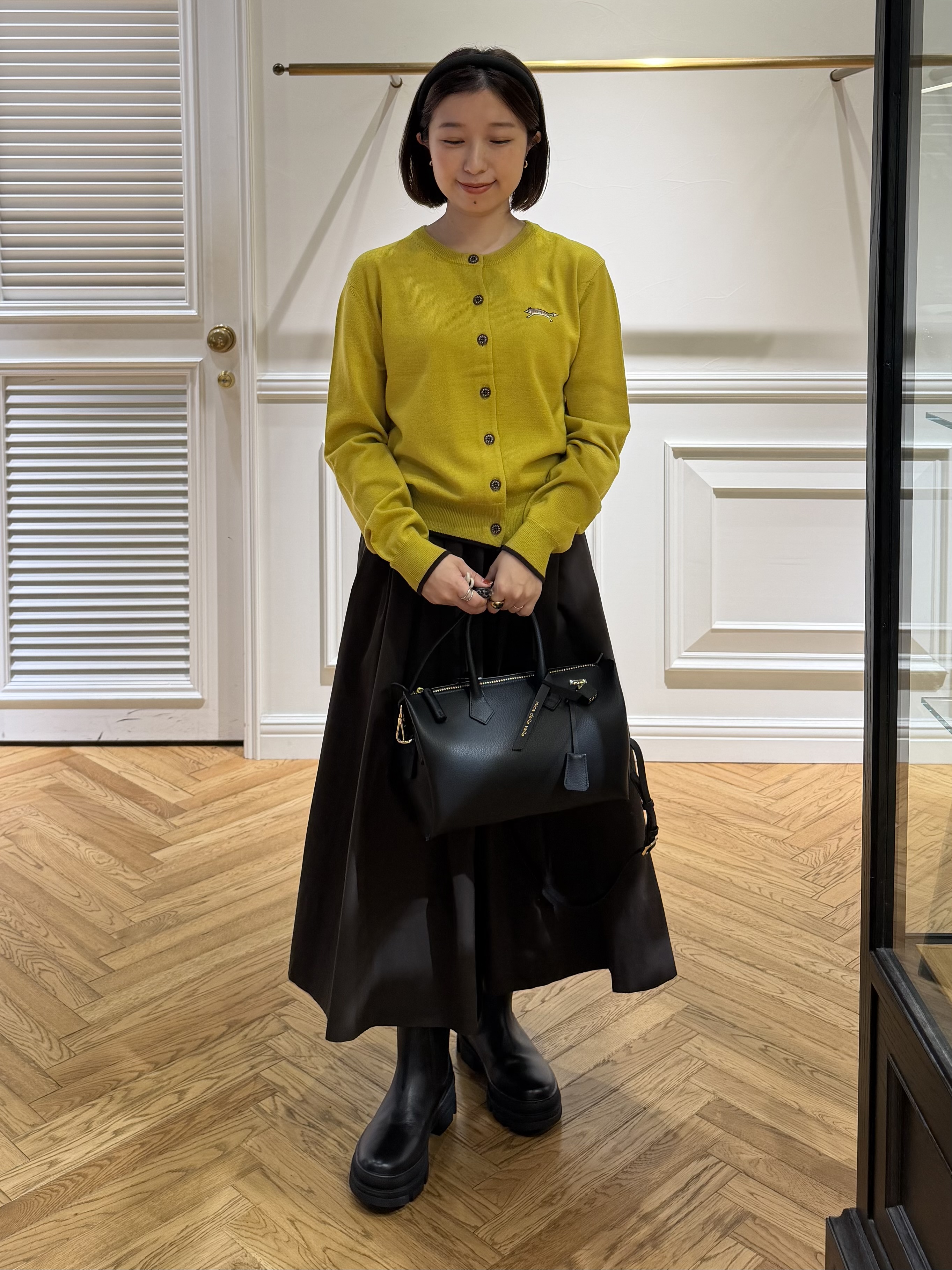 つじ まこさんの「DRESSTERIOR｜【STORY11月号掲載】ゼニアバル―ファキャッシュウールクルーネックカーディガン」を使ったコーディネート