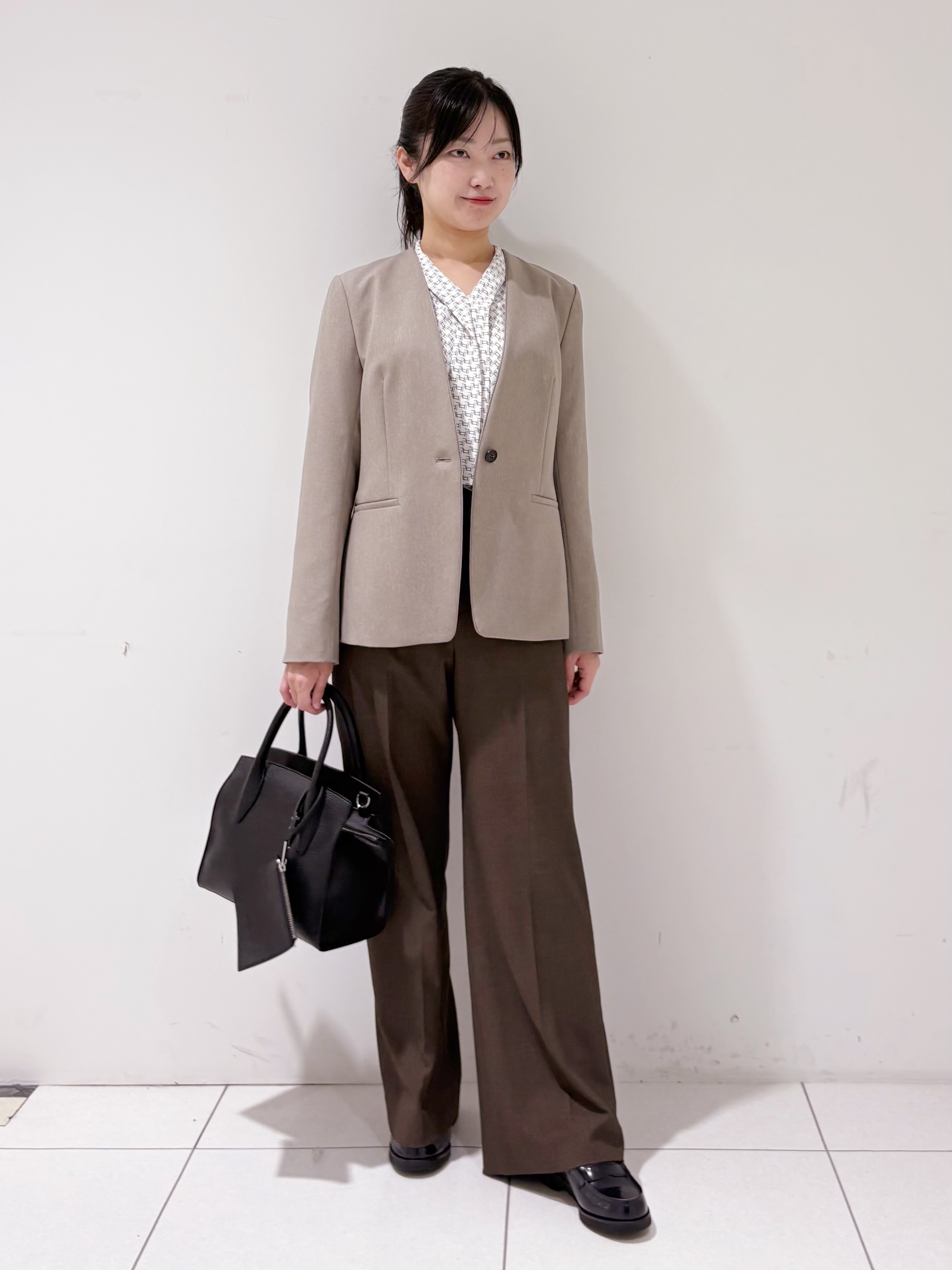 momokoさんの「INDIVI｜【洗える／通勤／スーツ】メランジストレッチ ノーカラージャケット」を使ったコーディネート