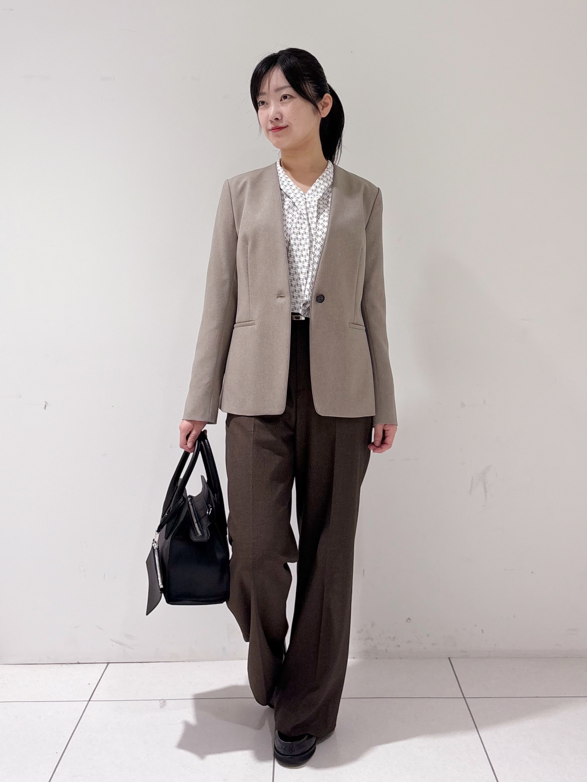 momokoさんの「INDIVI｜【洗える／通勤／スーツ】メランジストレッチ ノーカラージャケット」を使ったコーディネート