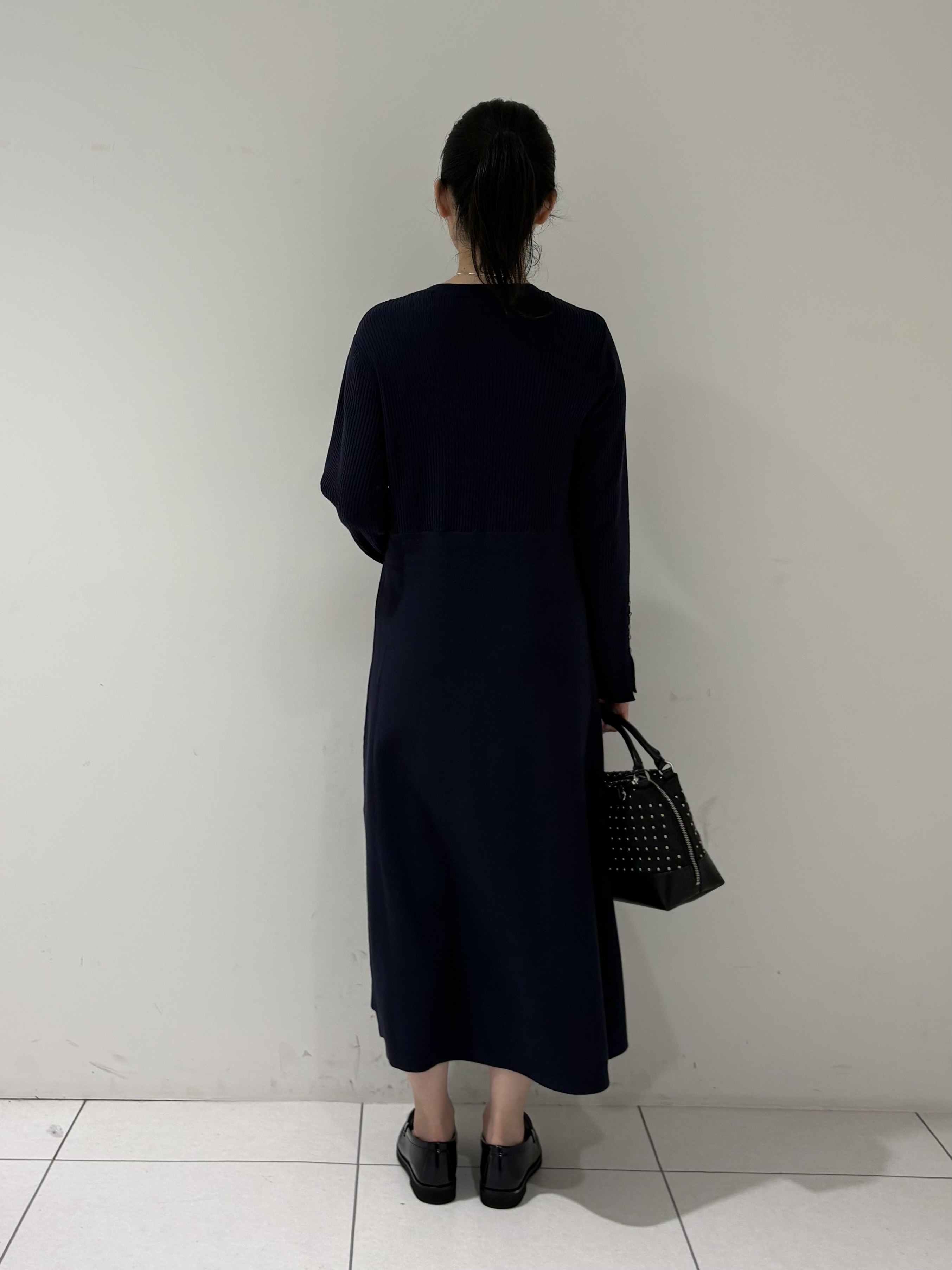 momokoさんの「INDIVI｜【一着でコーデ完成！】ニットコンビ 美スタイルワンピース」を使ったコーディネート