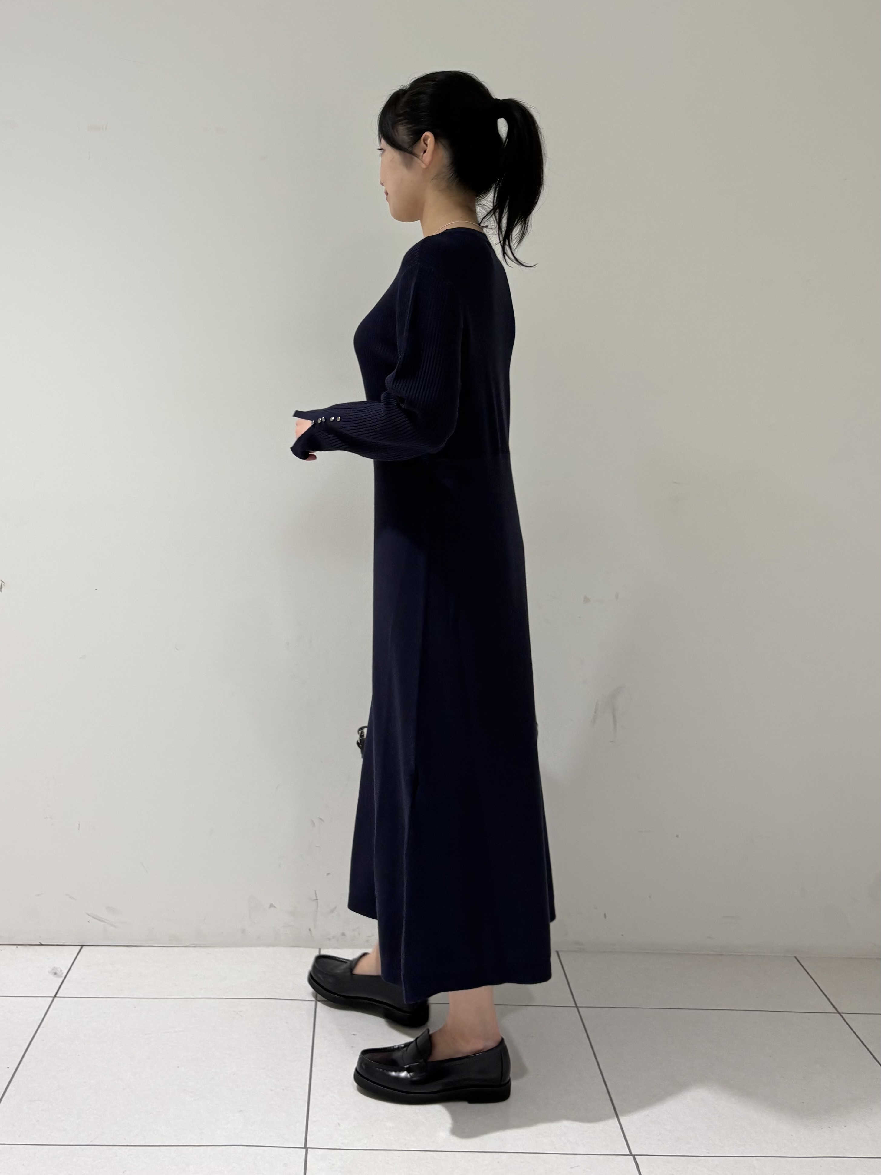 momokoさんの「INDIVI｜【一着でコーデ完成！】ニットコンビ 美スタイルワンピース」を使ったコーディネート