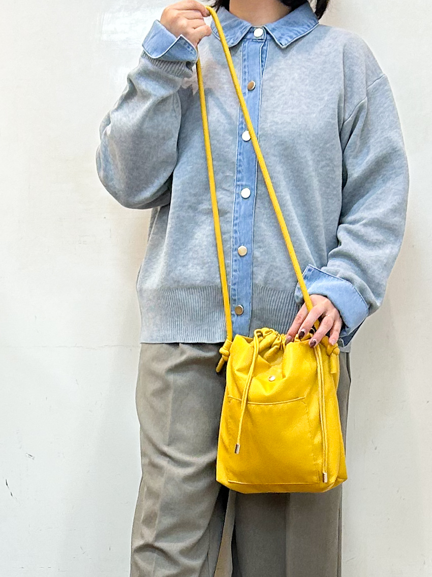 haruさんの「SHOO･LA･RUE｜【S-LL/洗濯機可】デニム／チェック切替でこなれ見え 金ボタンニットカーディガン」を使ったコーディネート
