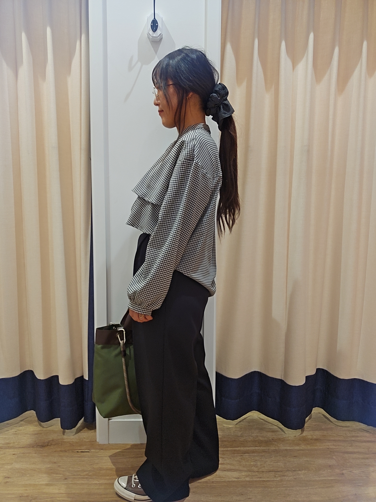 穂積佐紀さんの「Dessin｜【洗える/後ろゴム/XS-L】サイドバックルセミワイドパンツ」を使ったコーディネート