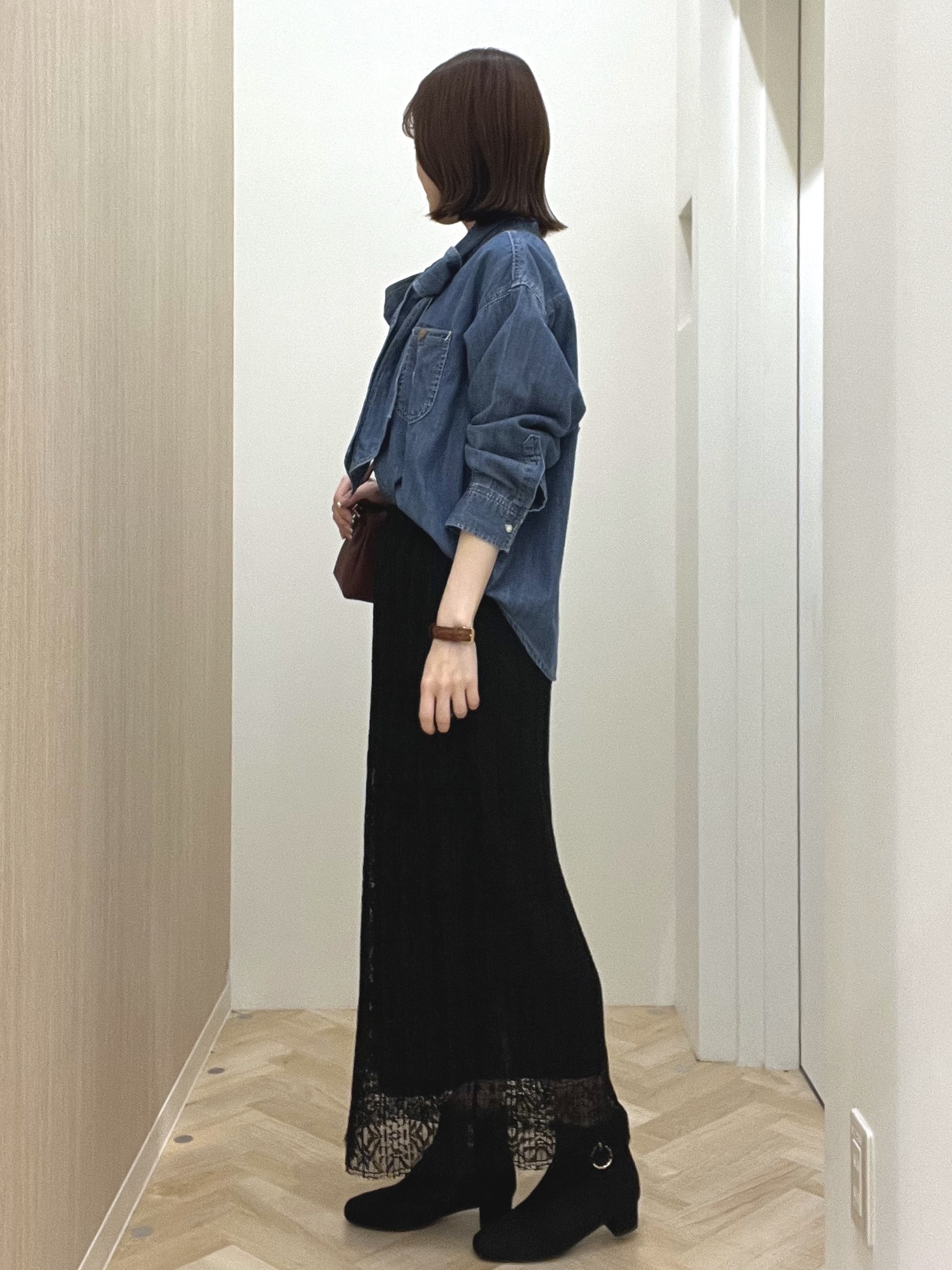  おまつさんの「grove｜【Lee&times;grove別注】DENIM BOWTIE SHIRTS」を使ったコーディネート