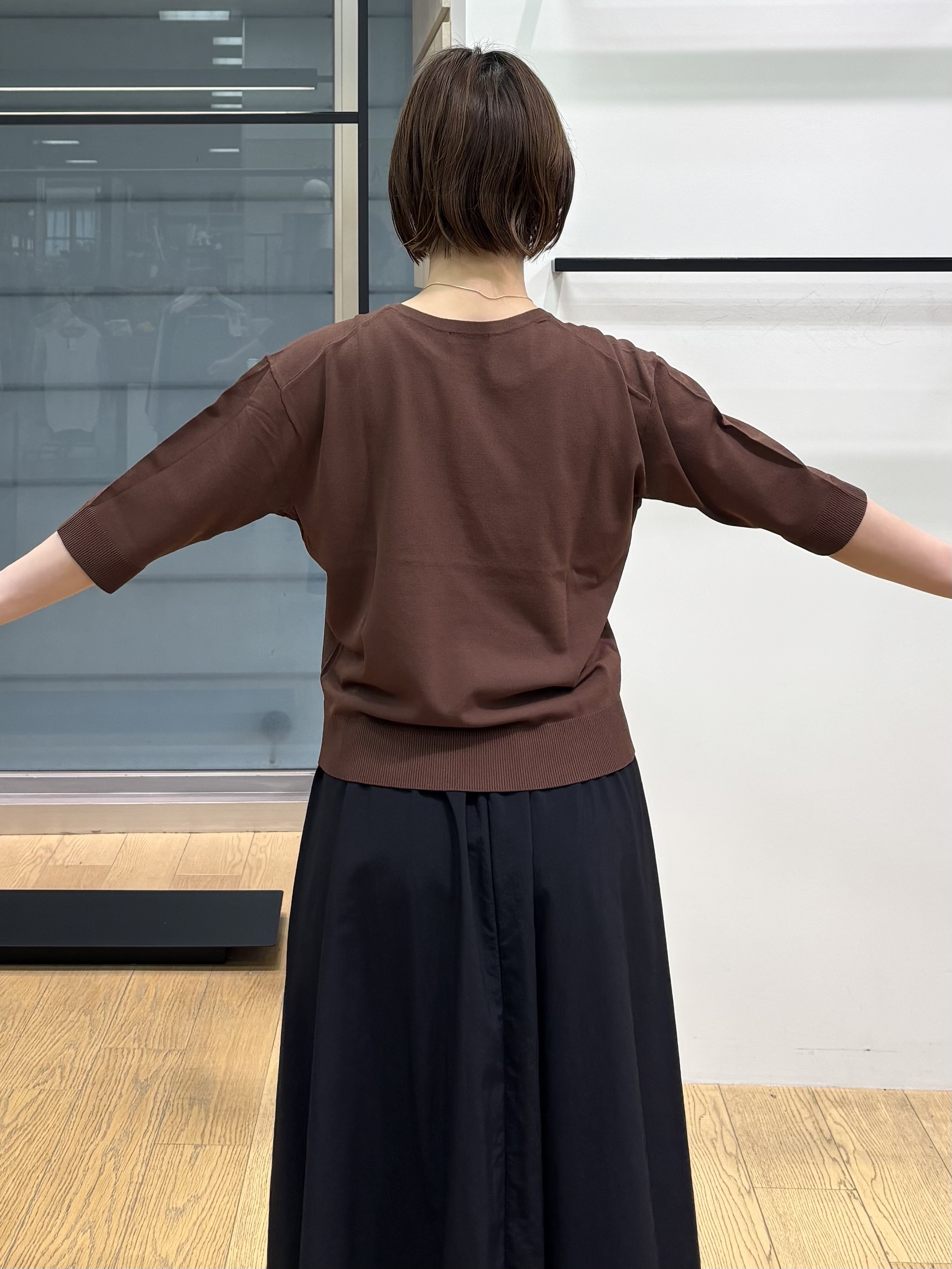 asamiさんの「INDIVI｜【2点セット】5分袖ニット＆カーディガン きれいめアンサンブルニット」を使ったコーディネート