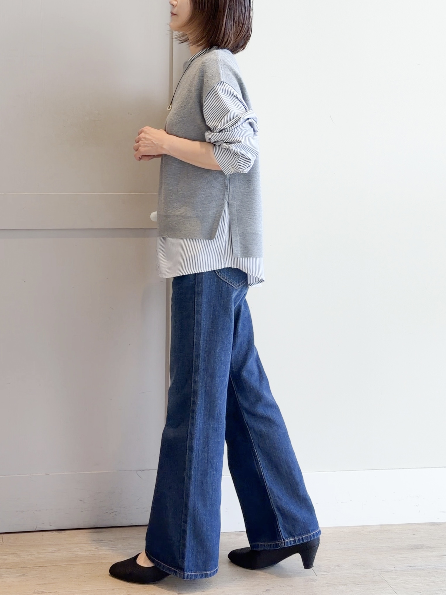 yamakoさんの「grove｜【2点セット/時短・着回し】着るだけでコーデが完成 ニットベスト&times;シャツ」を使ったコーディネート