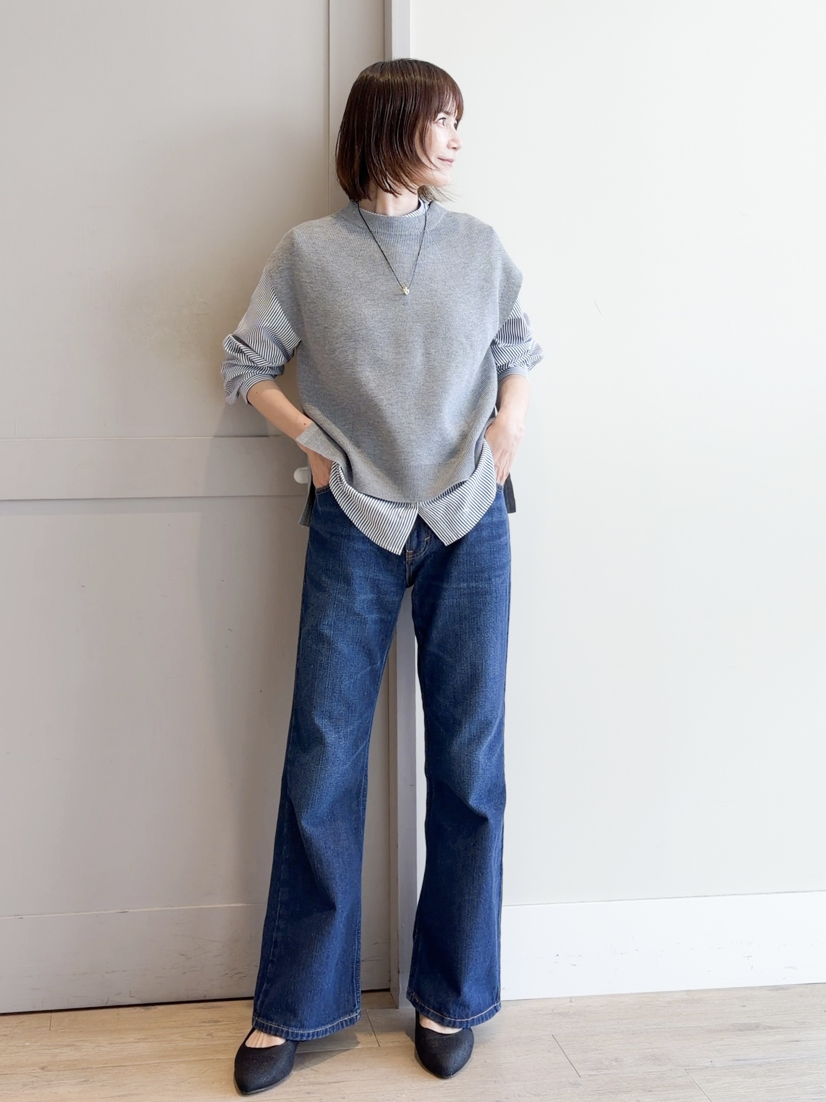 yamakoさんの「grove｜【2点セット/時短・着回し】着るだけでコーデが完成 ニットベスト&times;シャツ」を使ったコーディネート