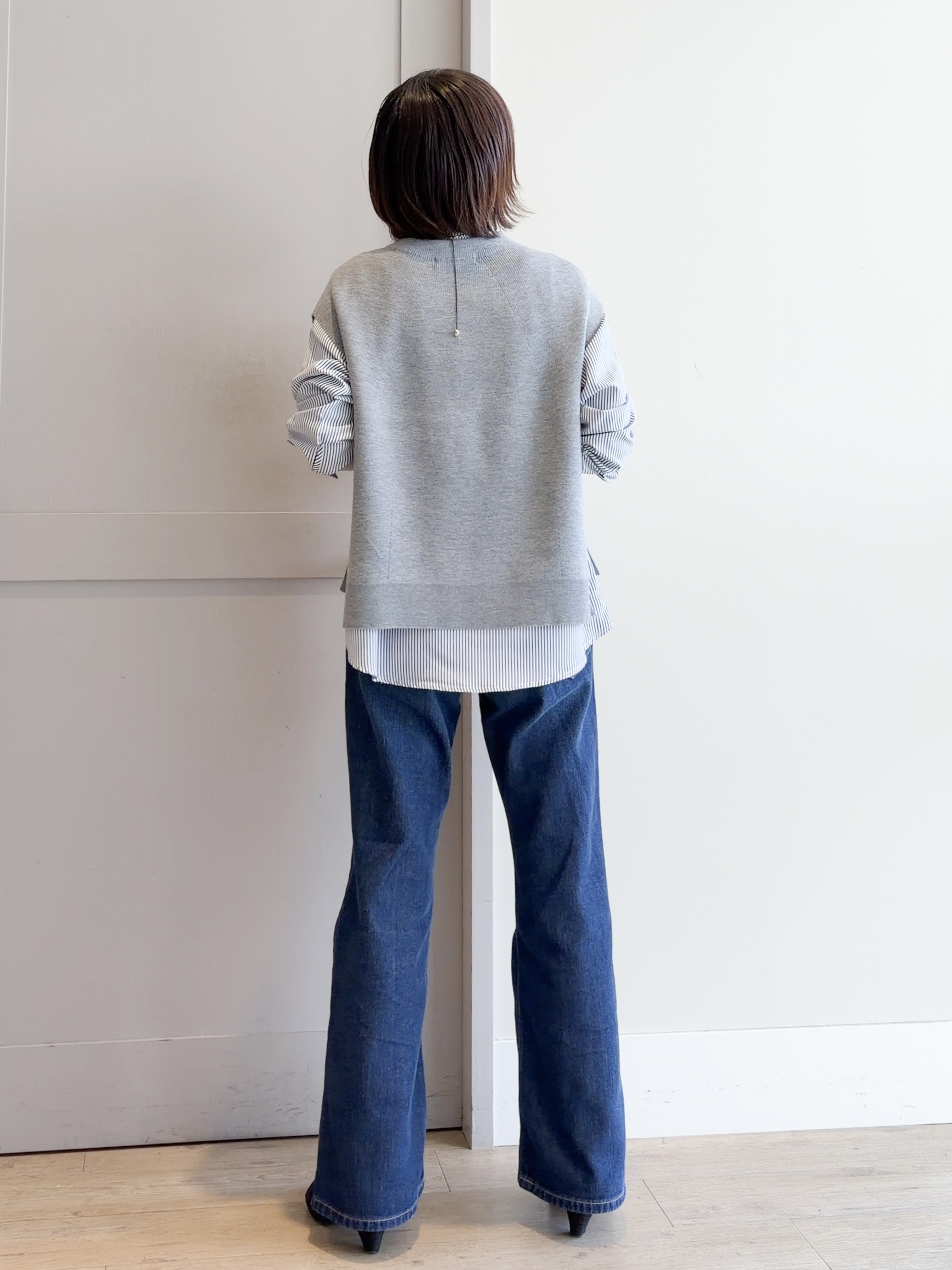 yamakoさんの「grove｜【2点セット/時短・着回し】着るだけでコーデが完成 ニットベスト&times;シャツ」を使ったコーディネート