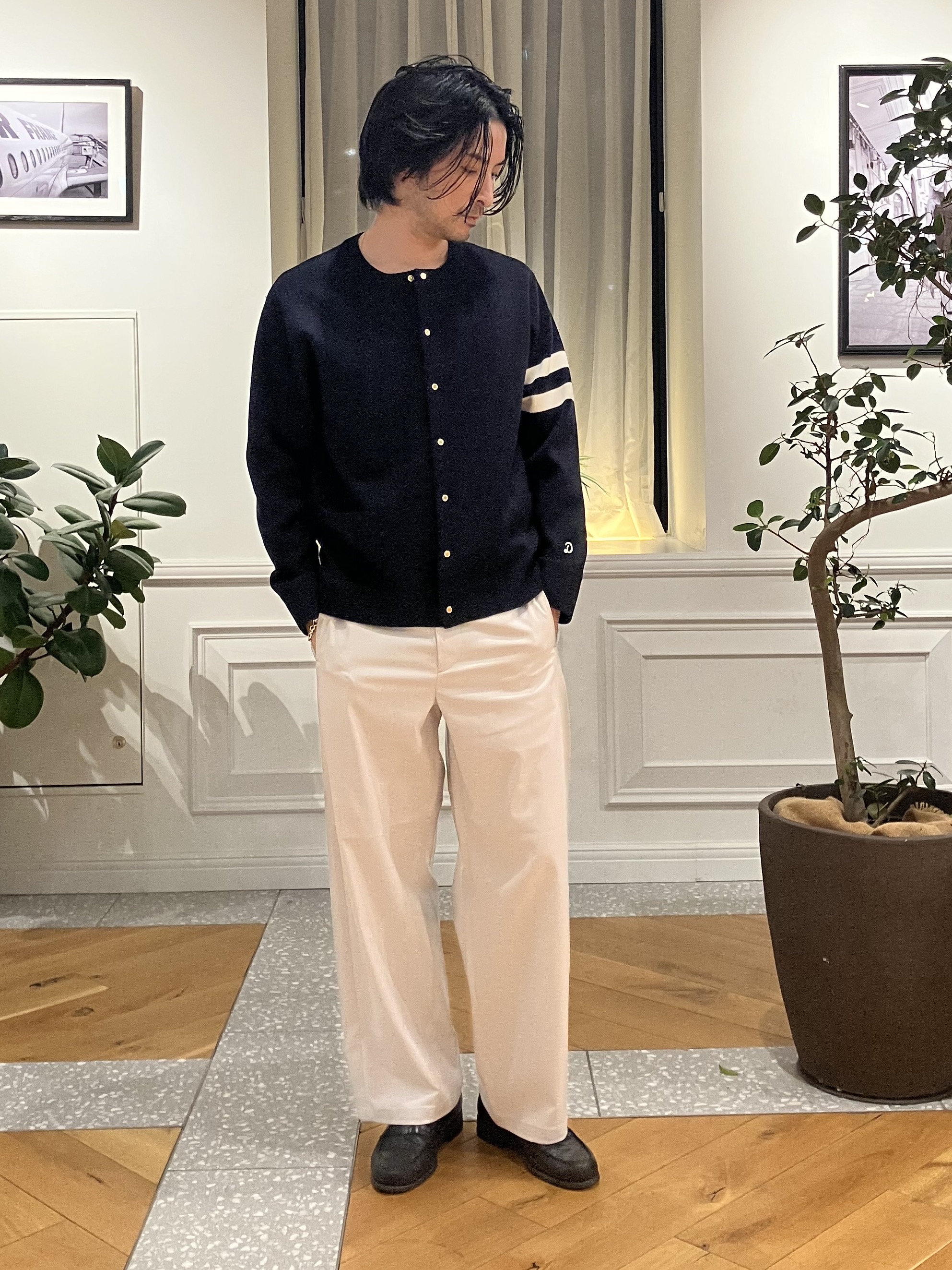 junyaさんの「DRESSTERIOR｜ウォッシャブル アームライン ラウンドカーディガン」を使ったコーディネート