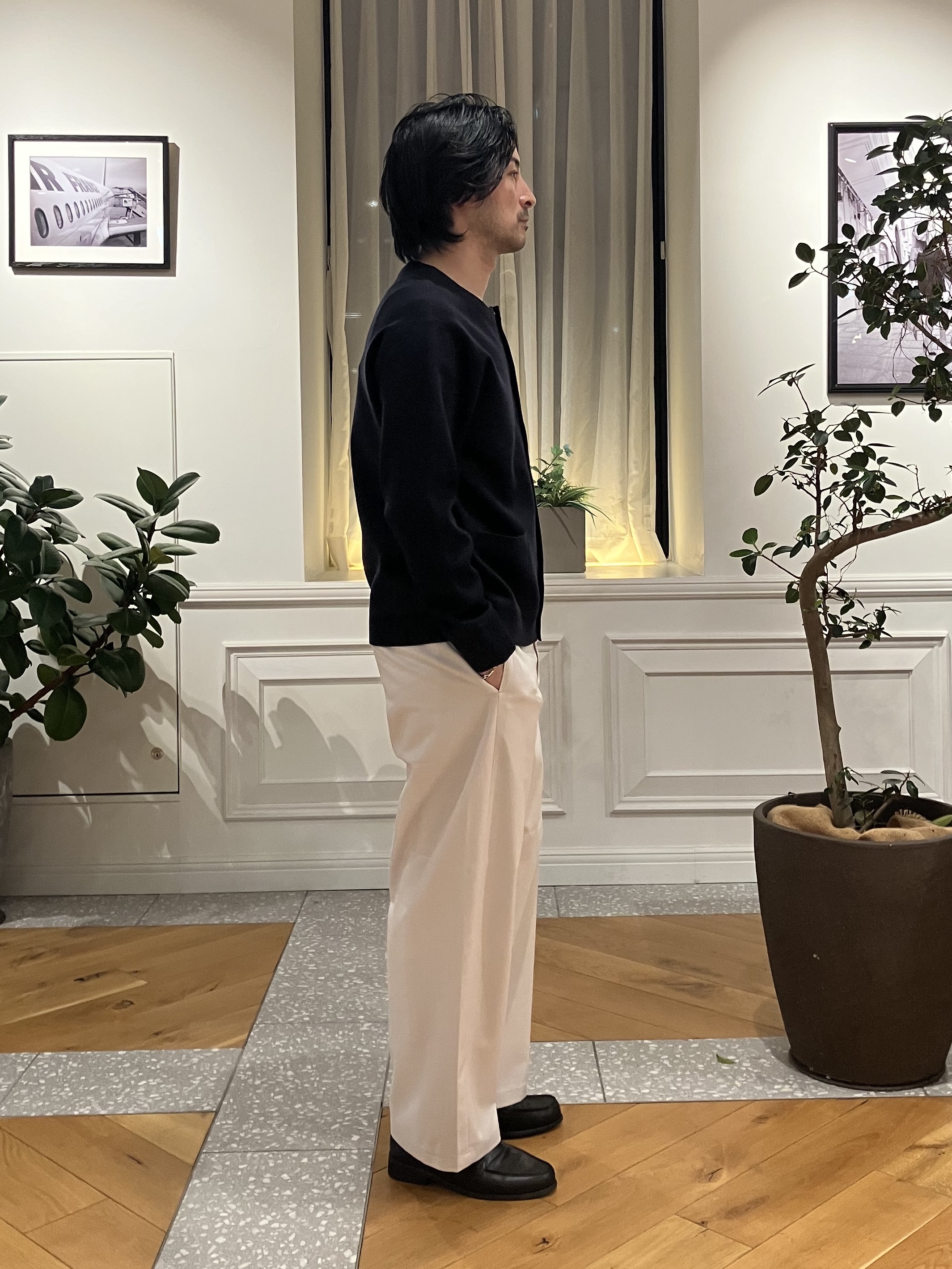 junyaさんの「DRESSTERIOR｜ウォッシャブル アームライン ラウンドカーディガン」を使ったコーディネート