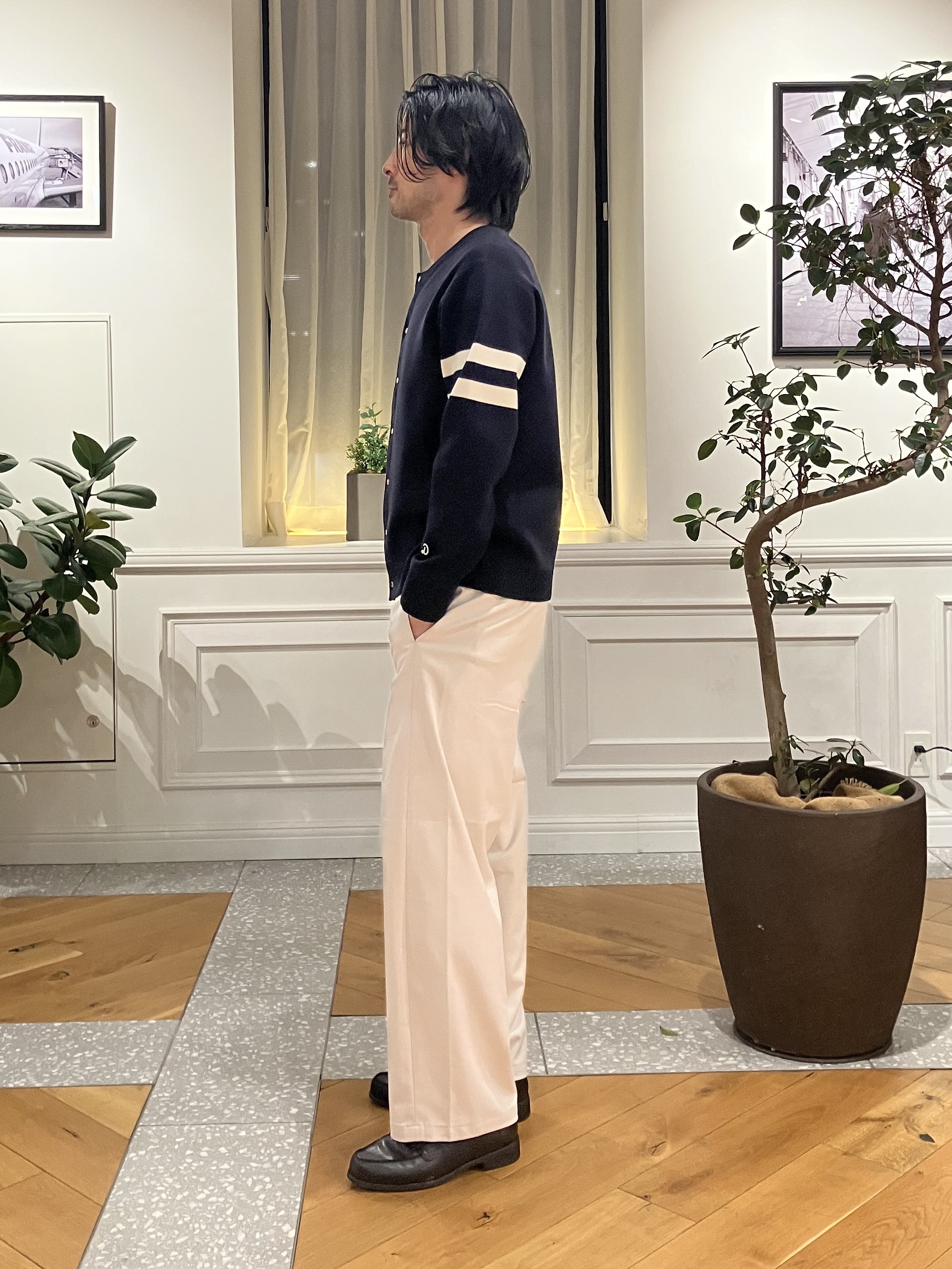 junyaさんの「DRESSTERIOR｜ウォッシャブル アームライン ラウンドカーディガン」を使ったコーディネート