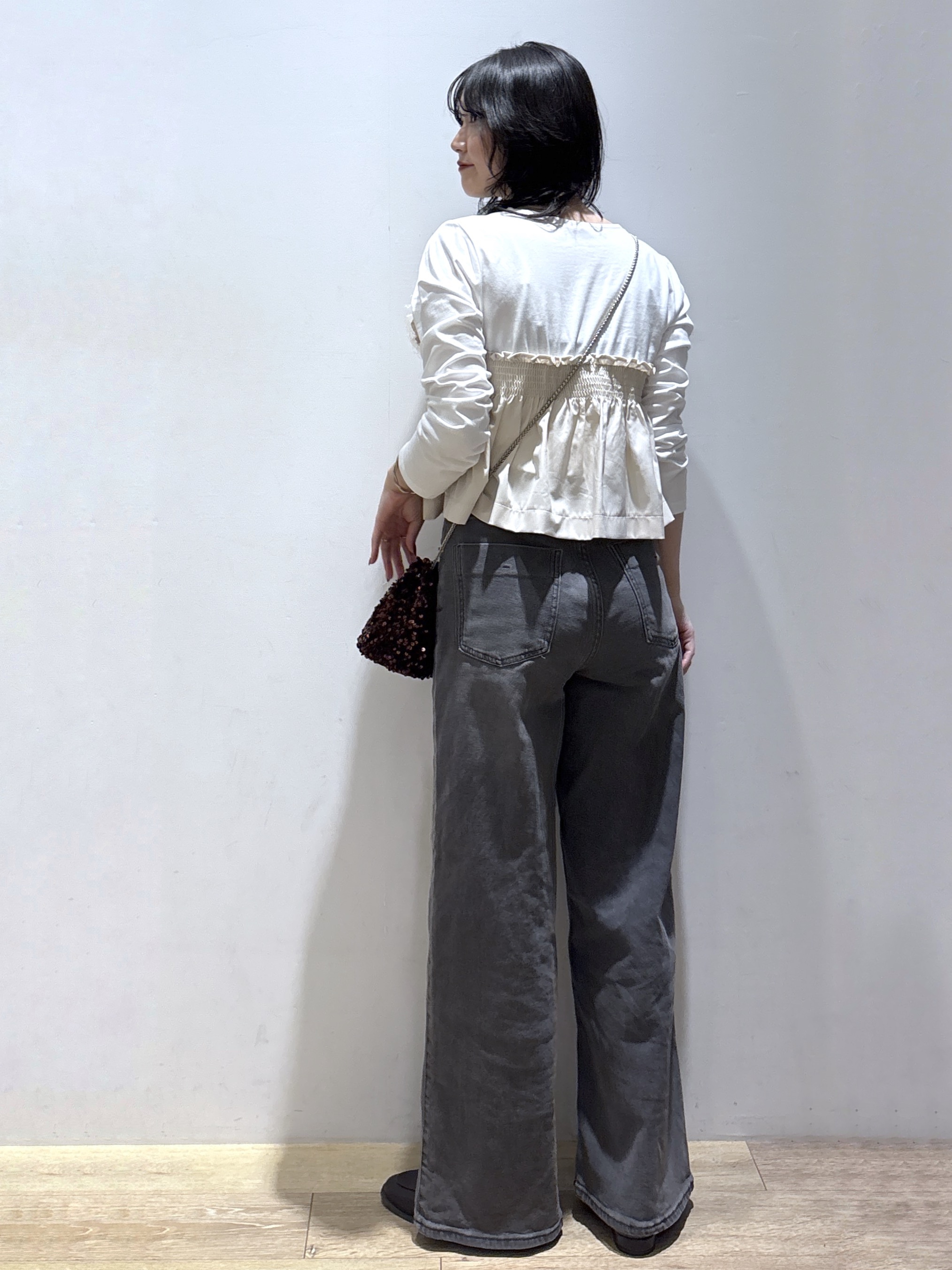 mizukiさんの「index｜フリルぺプラムドッキングトップス【洗濯機OK】」を使ったコーディネート