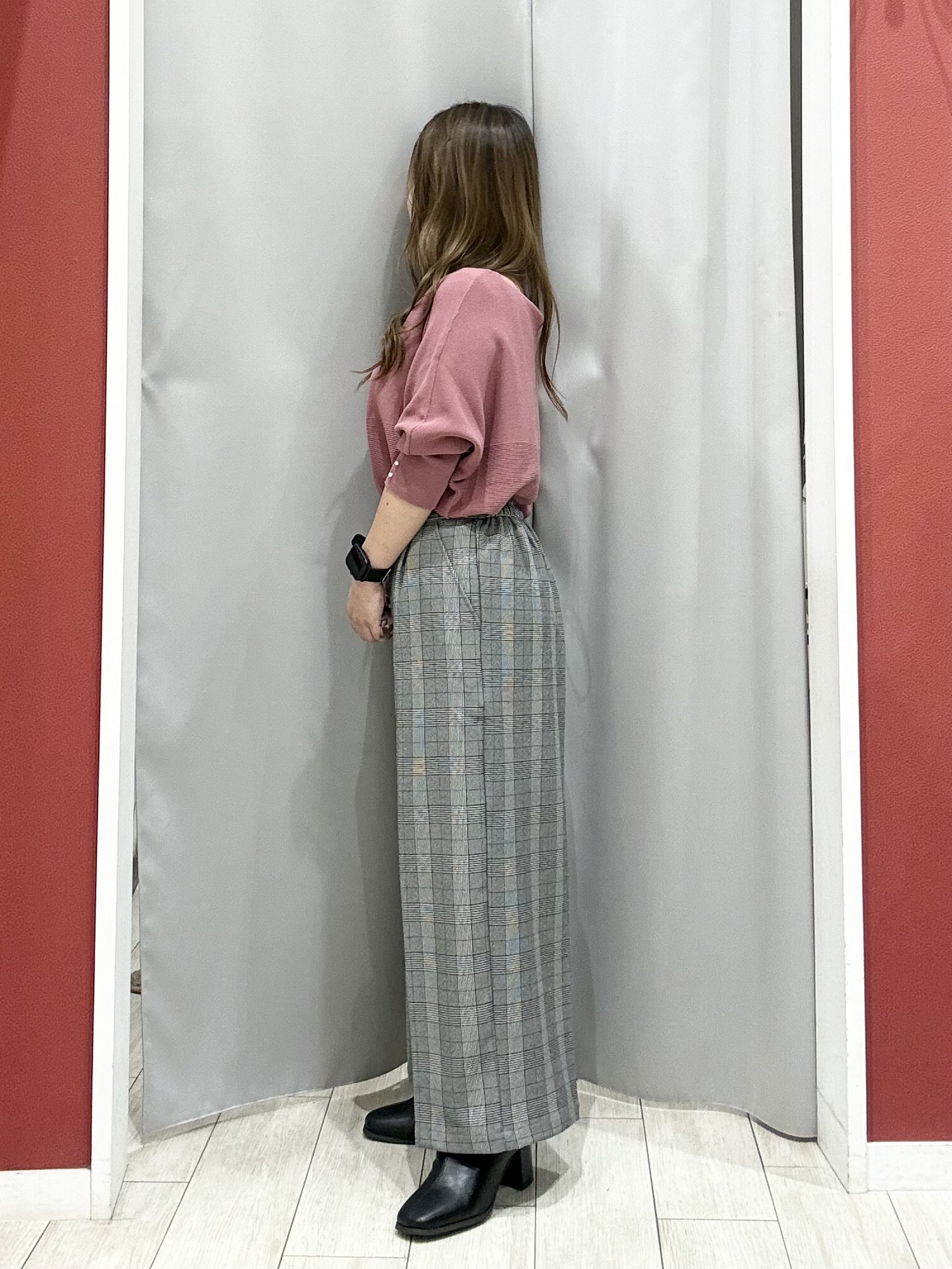 shioさんの「SHOO･LA･RUE｜【毛玉になりにくい】パール調ボタンが女性らしさをプラス ガーター切替 7分袖ドルマンニット」を使ったコーディネート