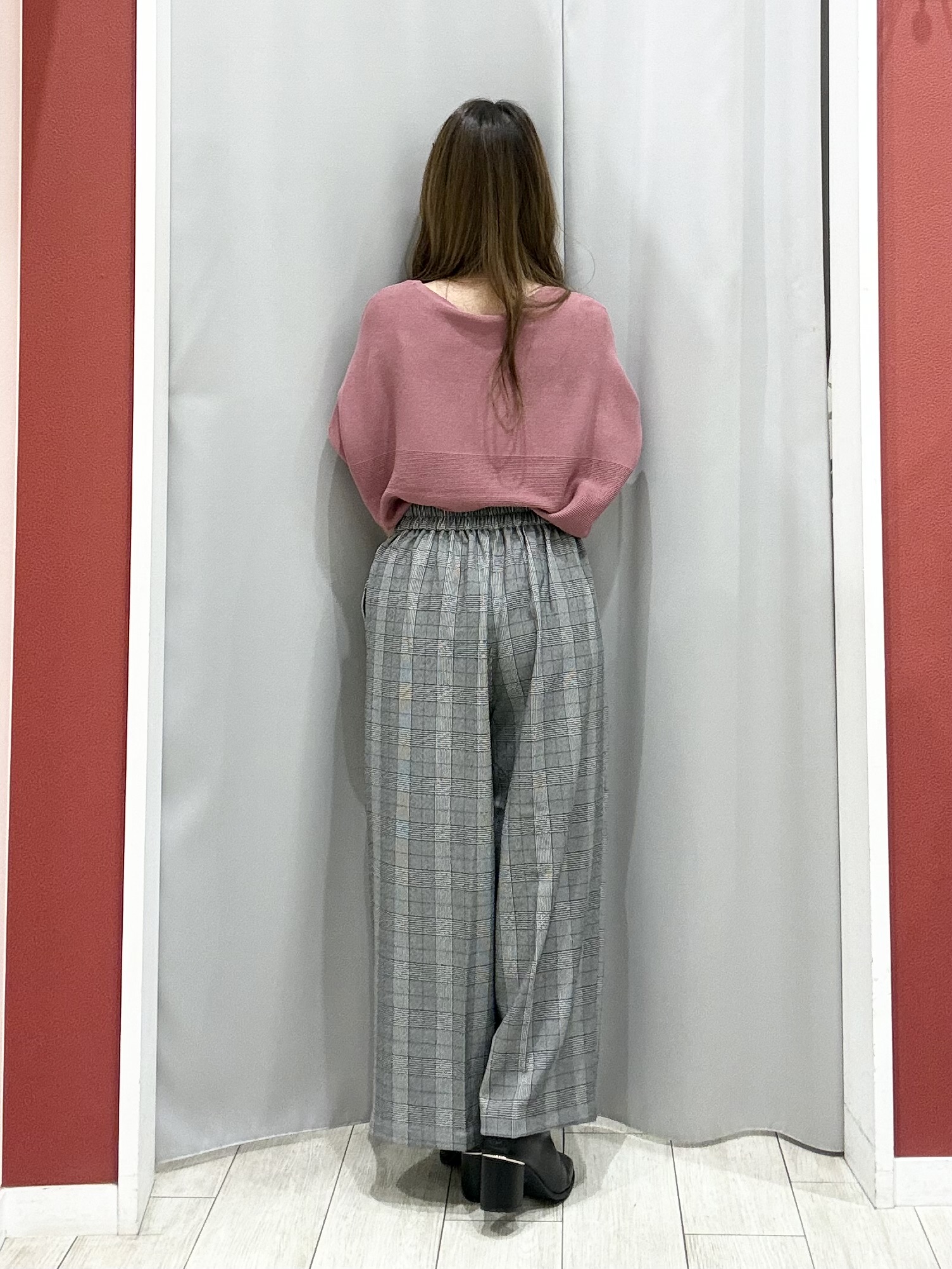 shioさんの「SHOO･LA･RUE｜【毛玉になりにくい】パール調ボタンが女性らしさをプラス ガーター切替 7分袖ドルマンニット」を使ったコーディネート
