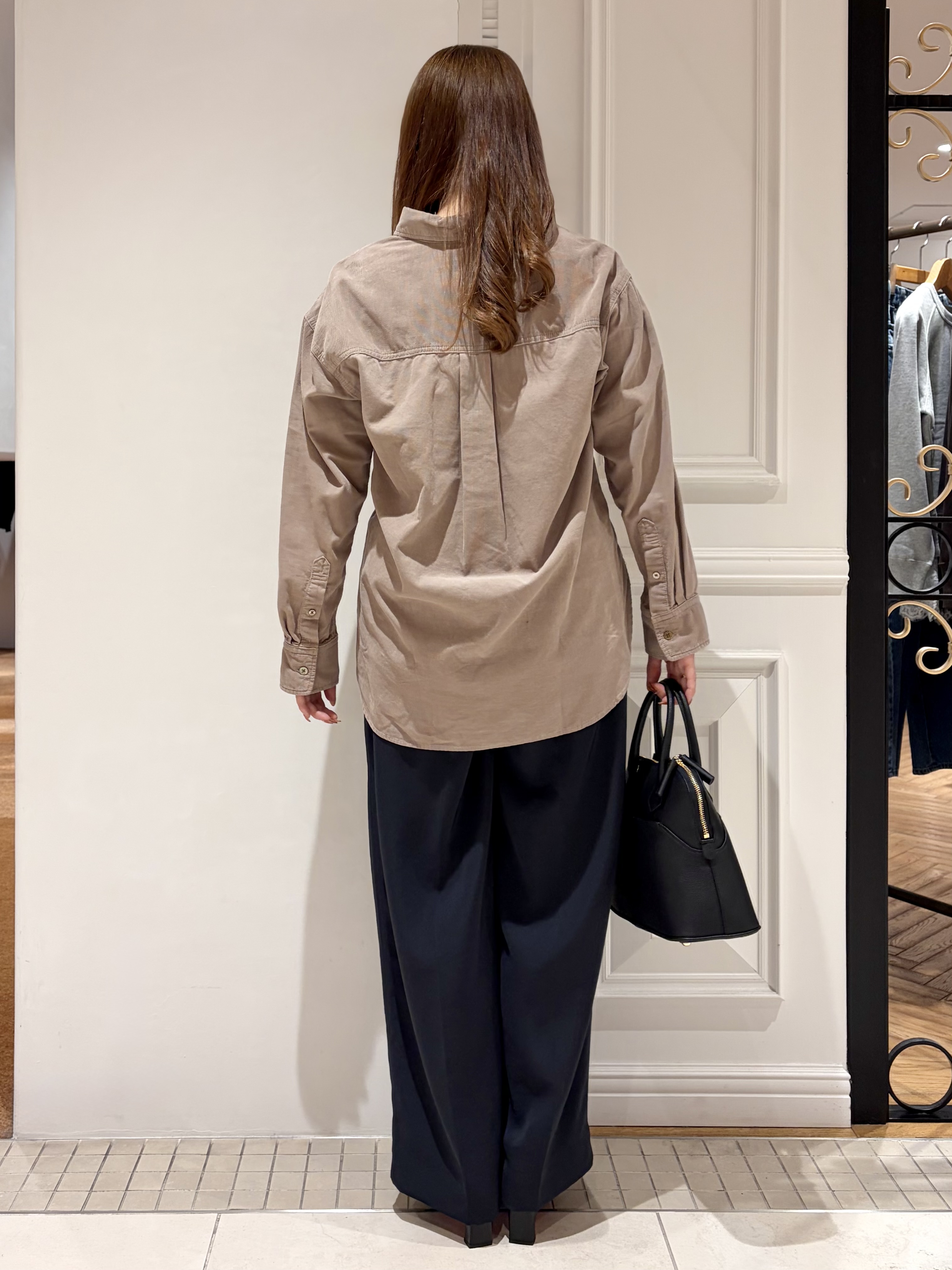 minowaさんの「DRESSTERIOR｜【軽やかな着心地】コーデュロイ オーバーサイズシャツ」を使ったコーディネート