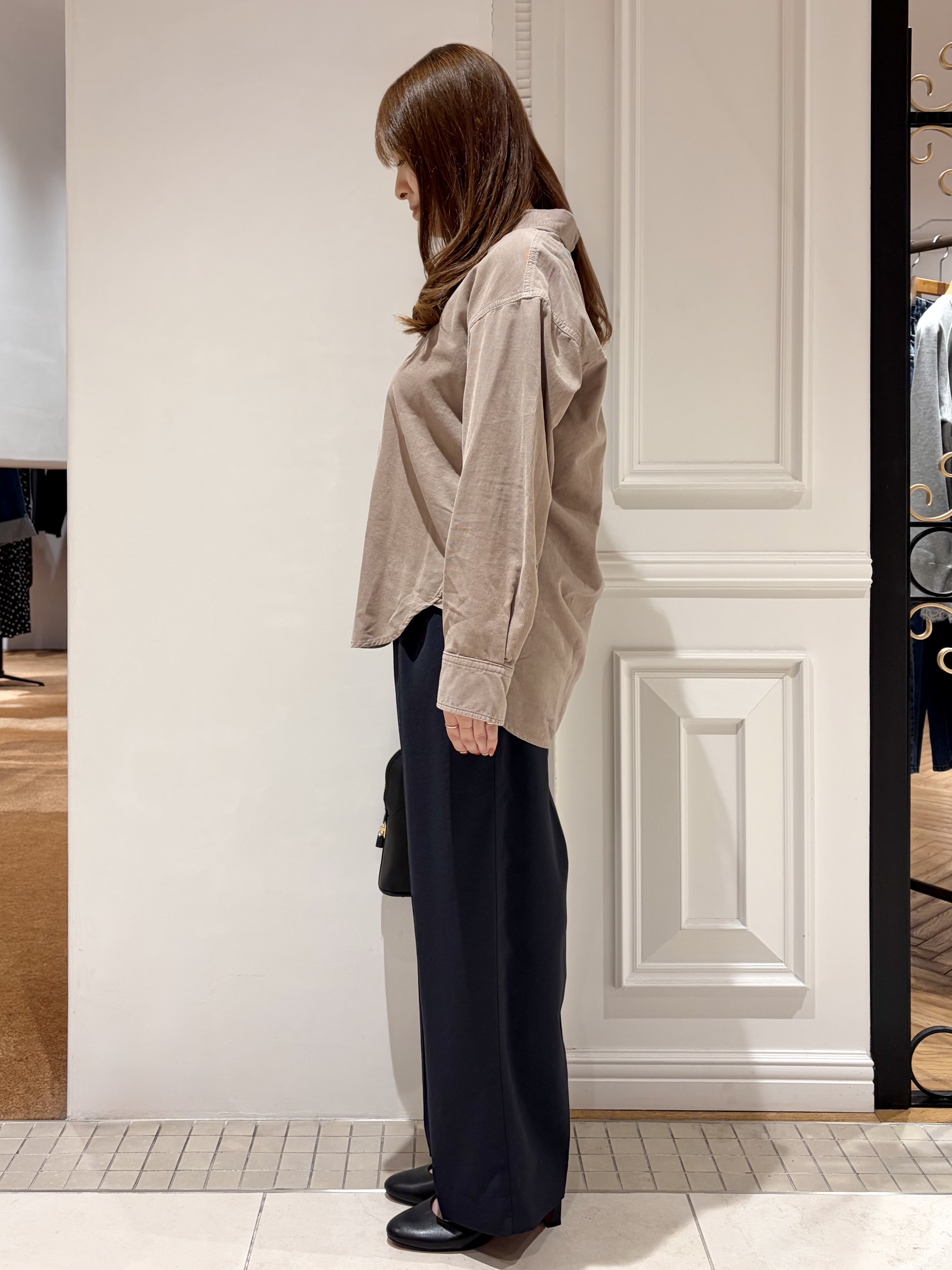 minowaさんの「DRESSTERIOR｜【軽やかな着心地】コーデュロイ オーバーサイズシャツ」を使ったコーディネート