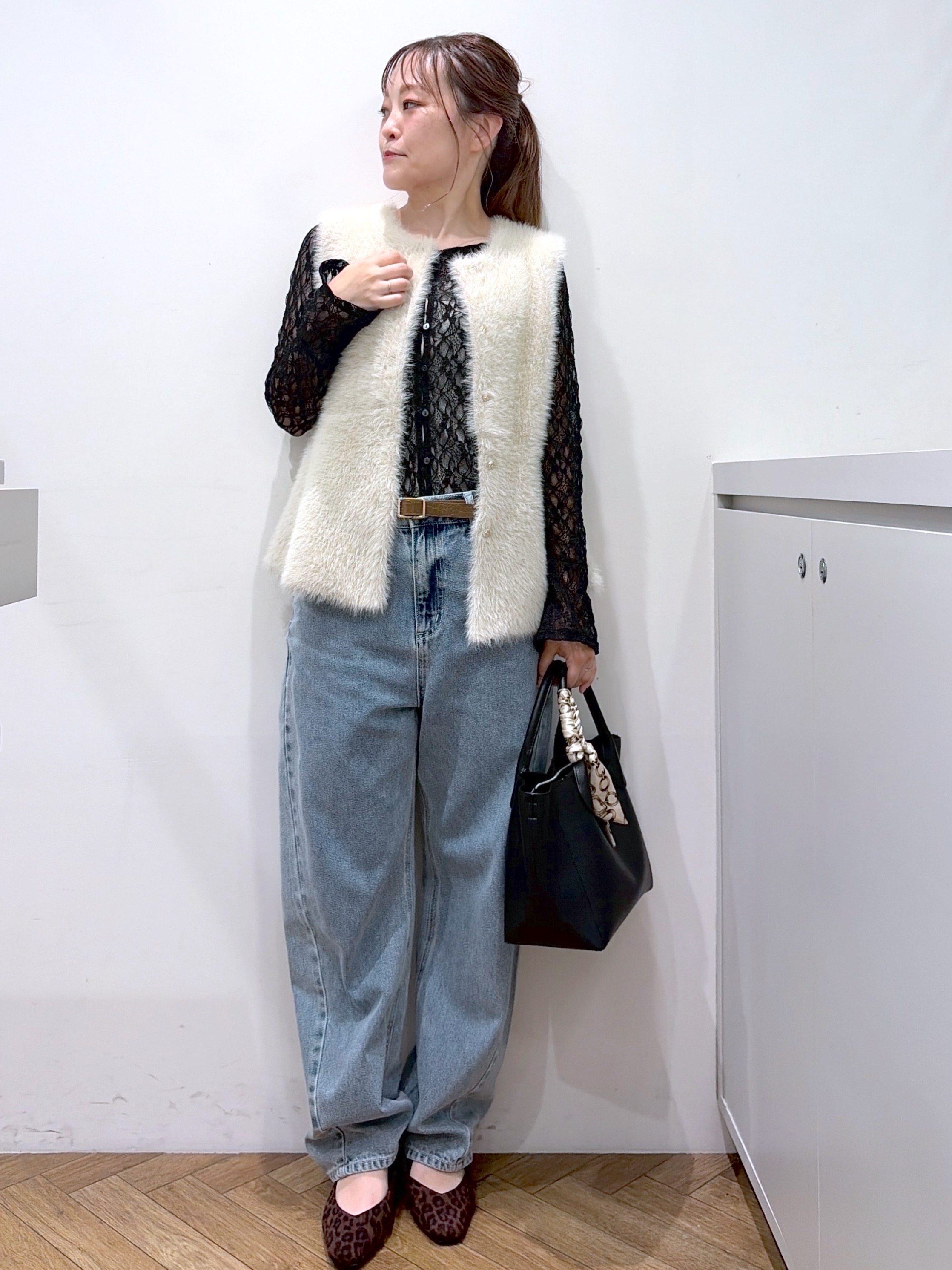 Junさんの「index｜フェザーニットペプラムジレ【洗濯機OK】」を使ったコーディネート