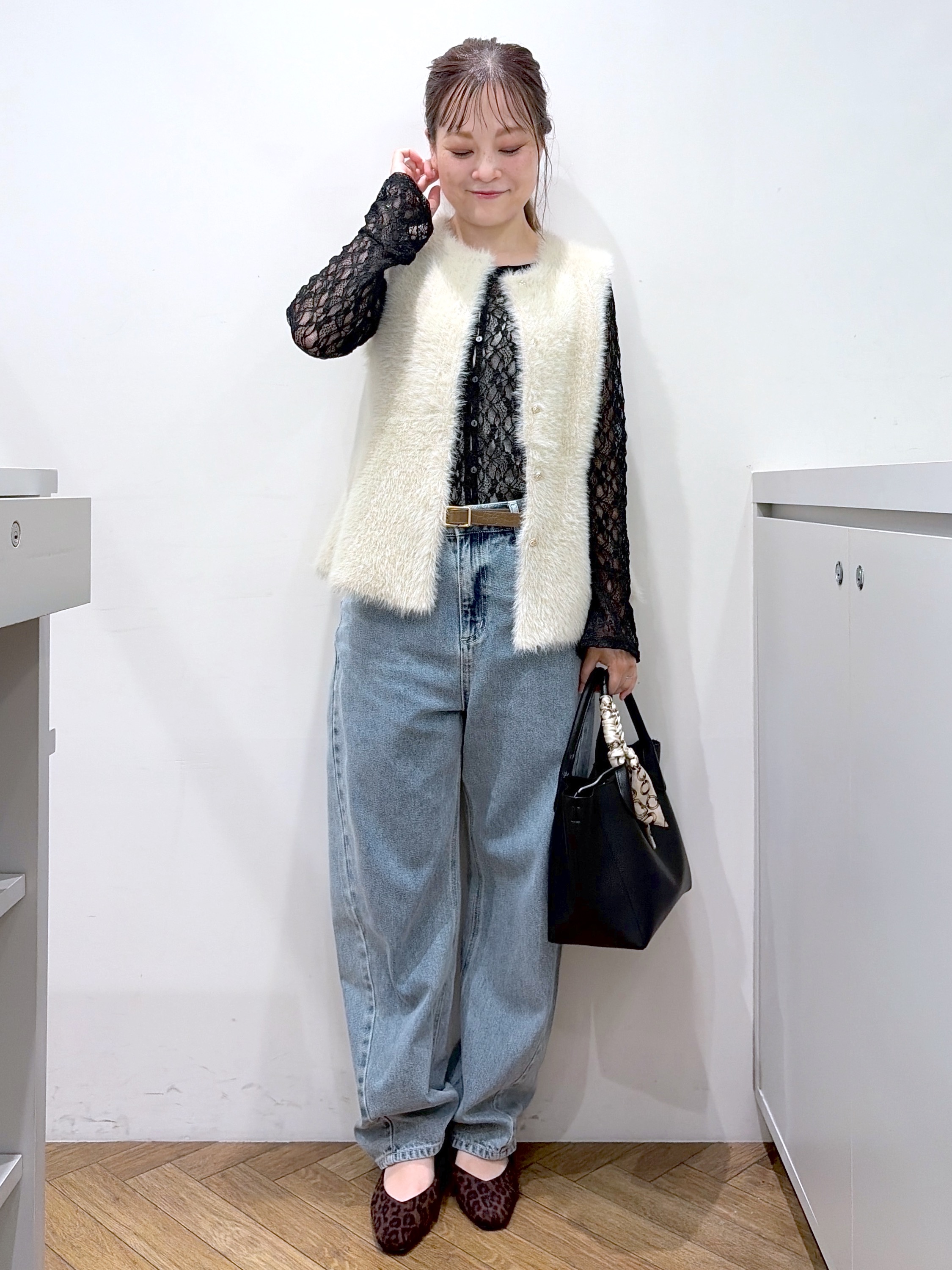 Junさんの「index｜フェザーニットペプラムジレ【洗濯機OK】」を使ったコーディネート